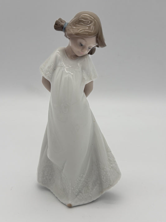 Nao by Lladro Spain Porcelain #1109 So Shy Little Girl Retired Figurine 8” Gloss
