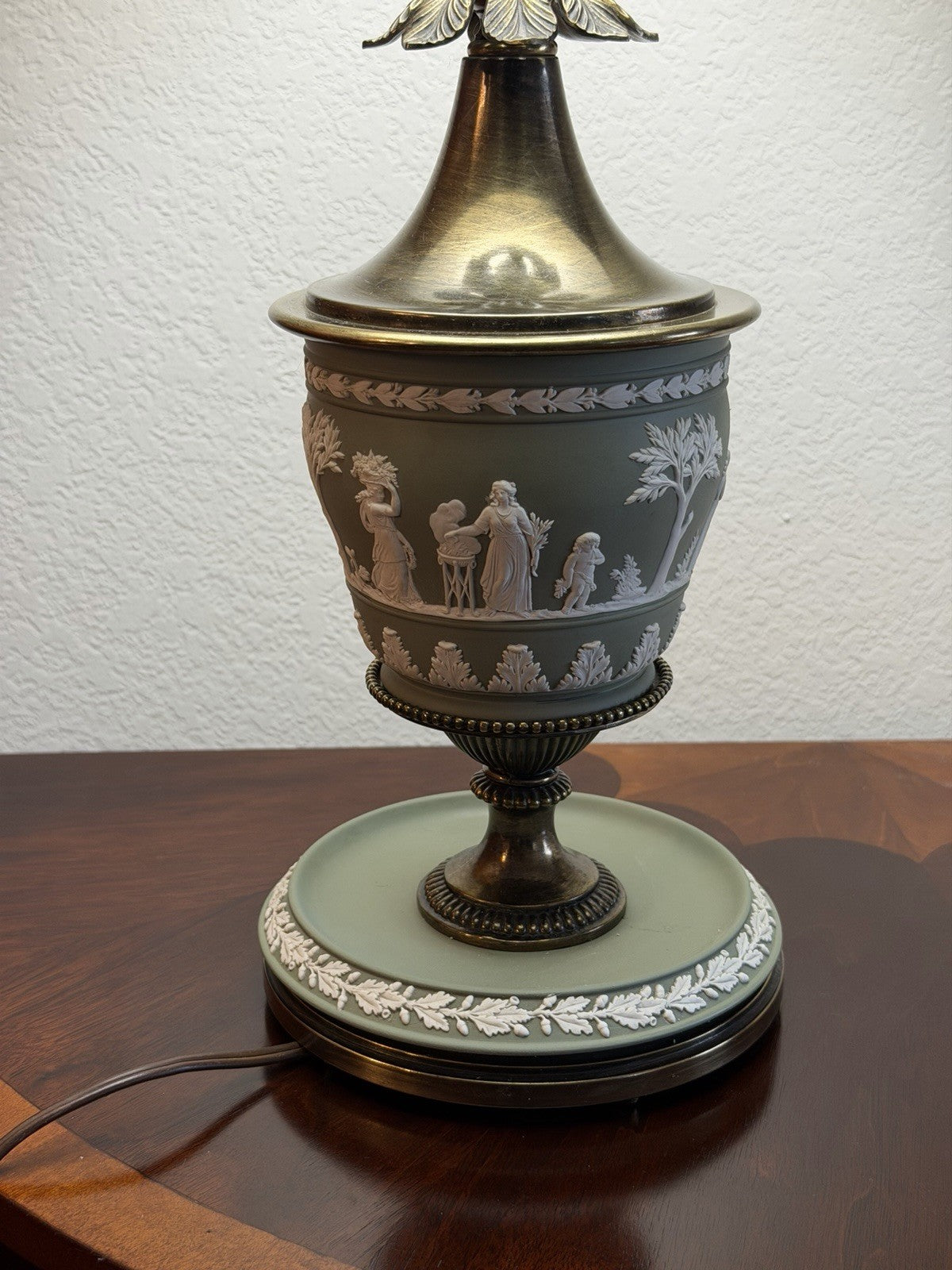 Wedgwood jasperware green TORCHIERE Table Lamp 1959 Vintage 27”H England