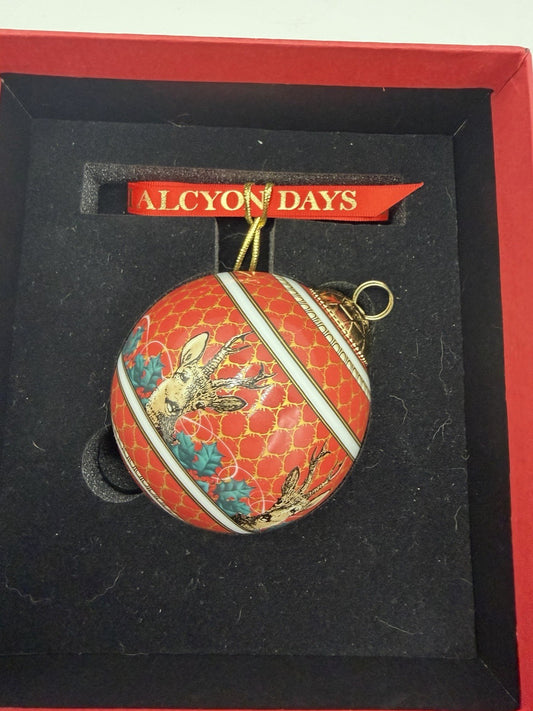 RARE HALCYON DAYS GORDON CASTLE ANTLER TRELLIS Porcelain Ball Red Ornament