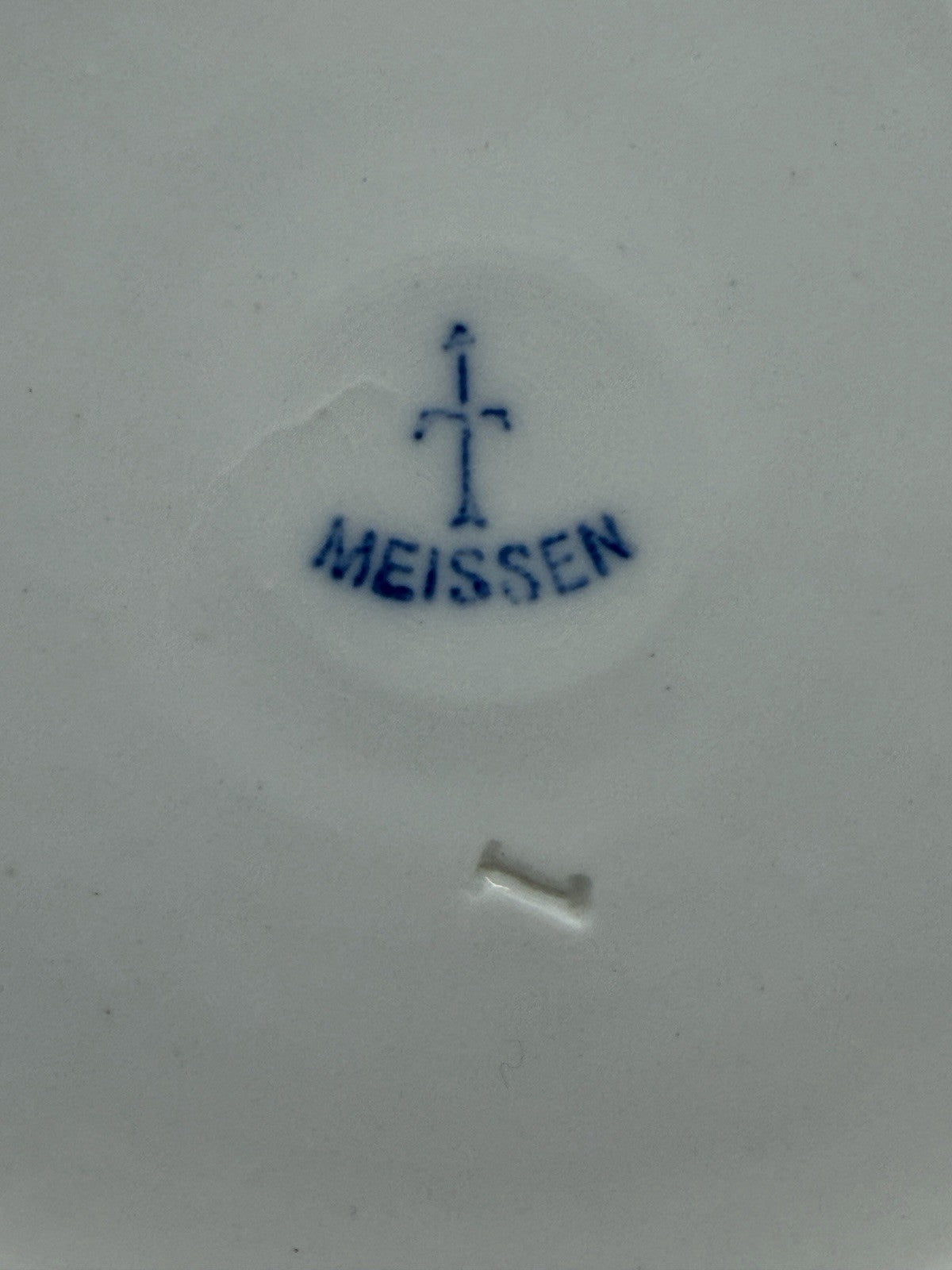 Meissen Porcelain Blue Onion Covered Round Butter Dish Rose Top Germany