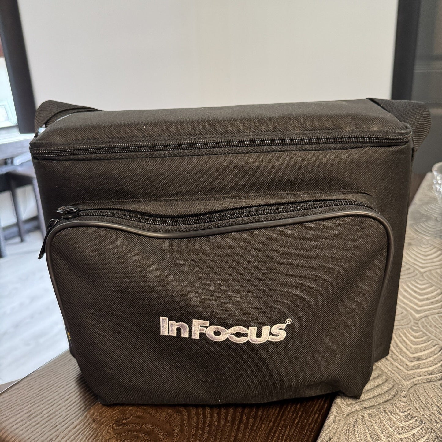 InFocus LP425Z Digital Video Projector Portable Carrying Case Working