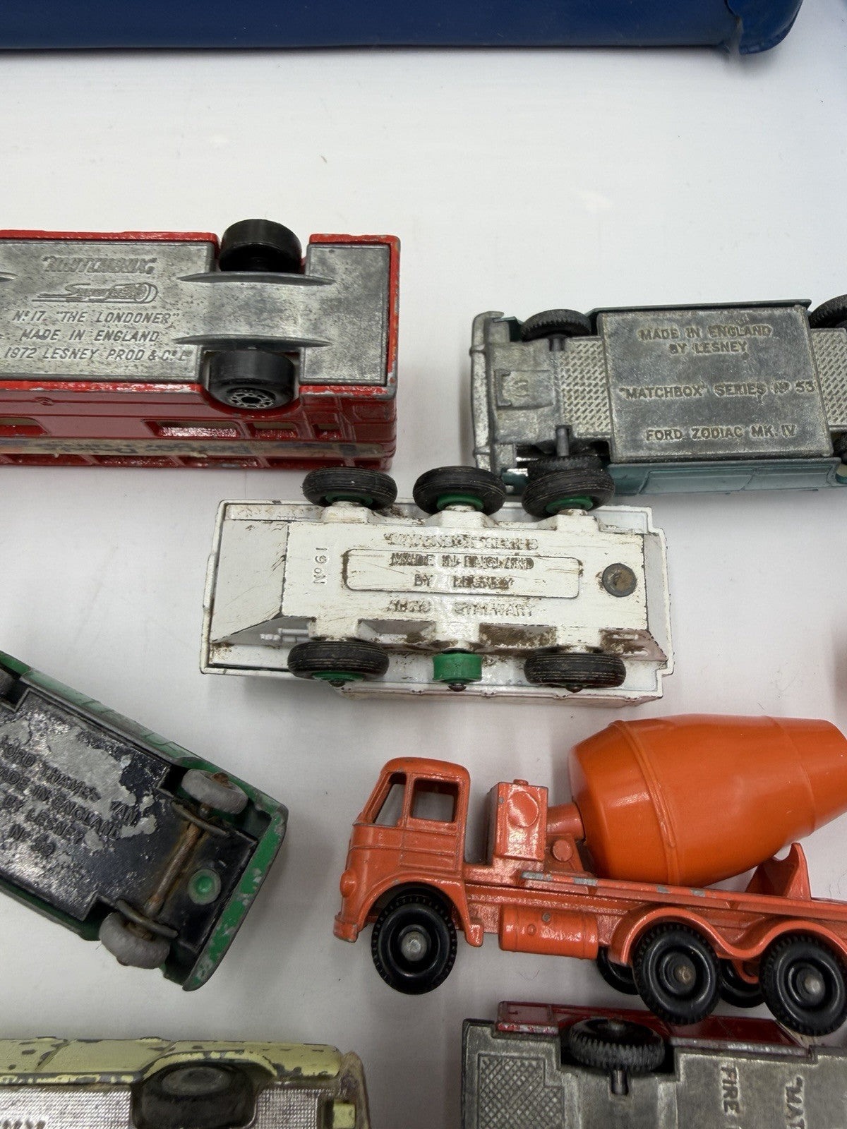 Vintage 1968 Official Lesney Matchbox Deluxe Collector Case Full Of Lesney Cars