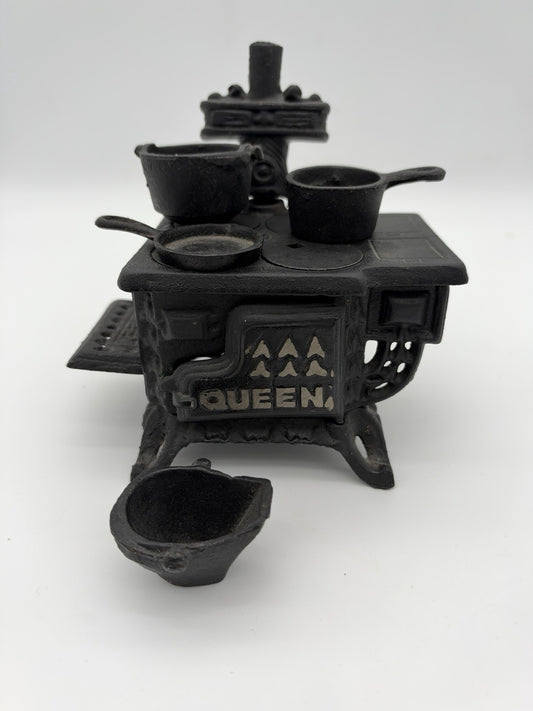 Vintage Queen Cast Iron Toy Cook Stove Oven w/ Mini Pots & Pans Set 1950