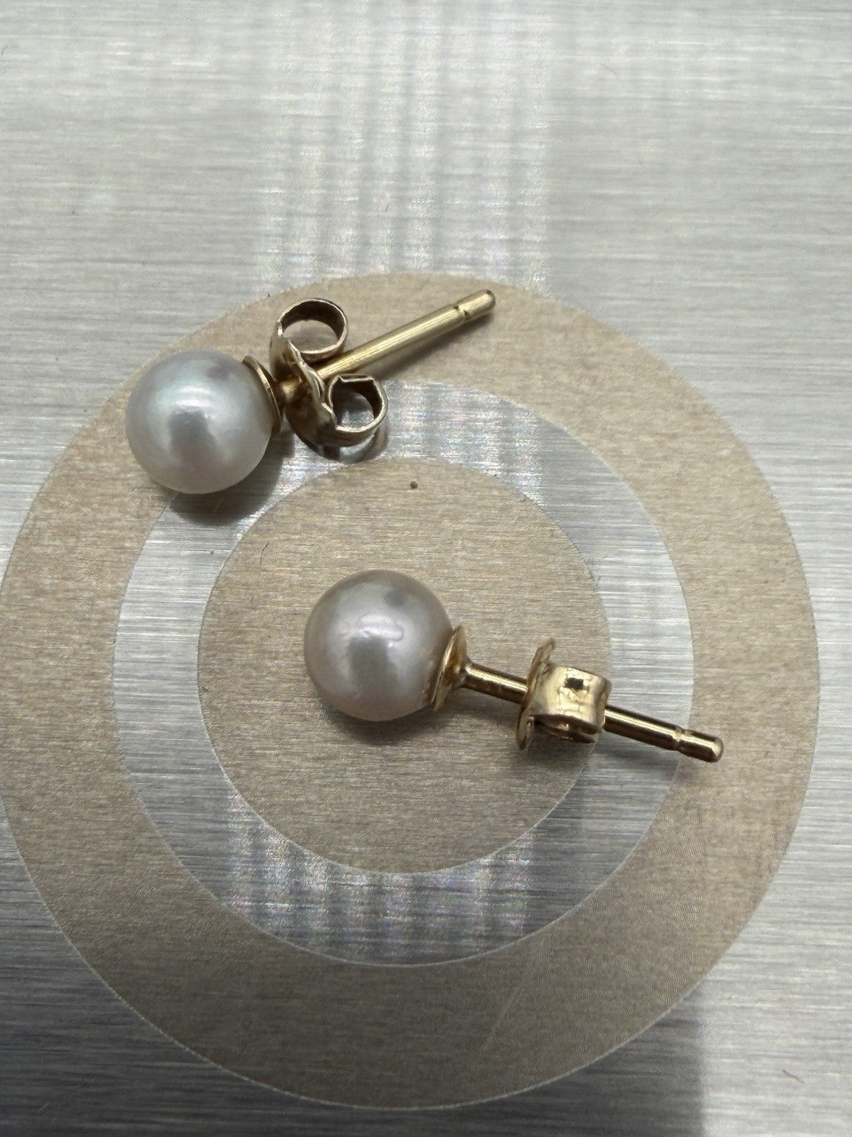 18k Yellow Gold Akoya White Pearl Round Stud Earrings 0.9g Vintage Pair