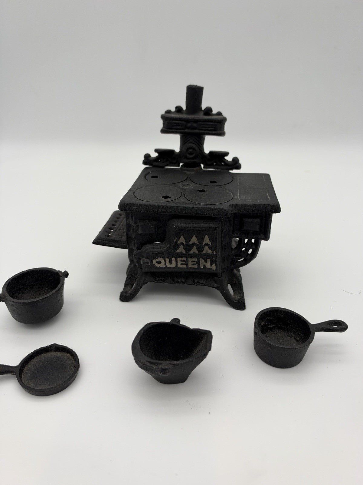 Vintage Queen Cast Iron Toy Cook Stove Oven w/ Mini Pots & Pans Set 1950