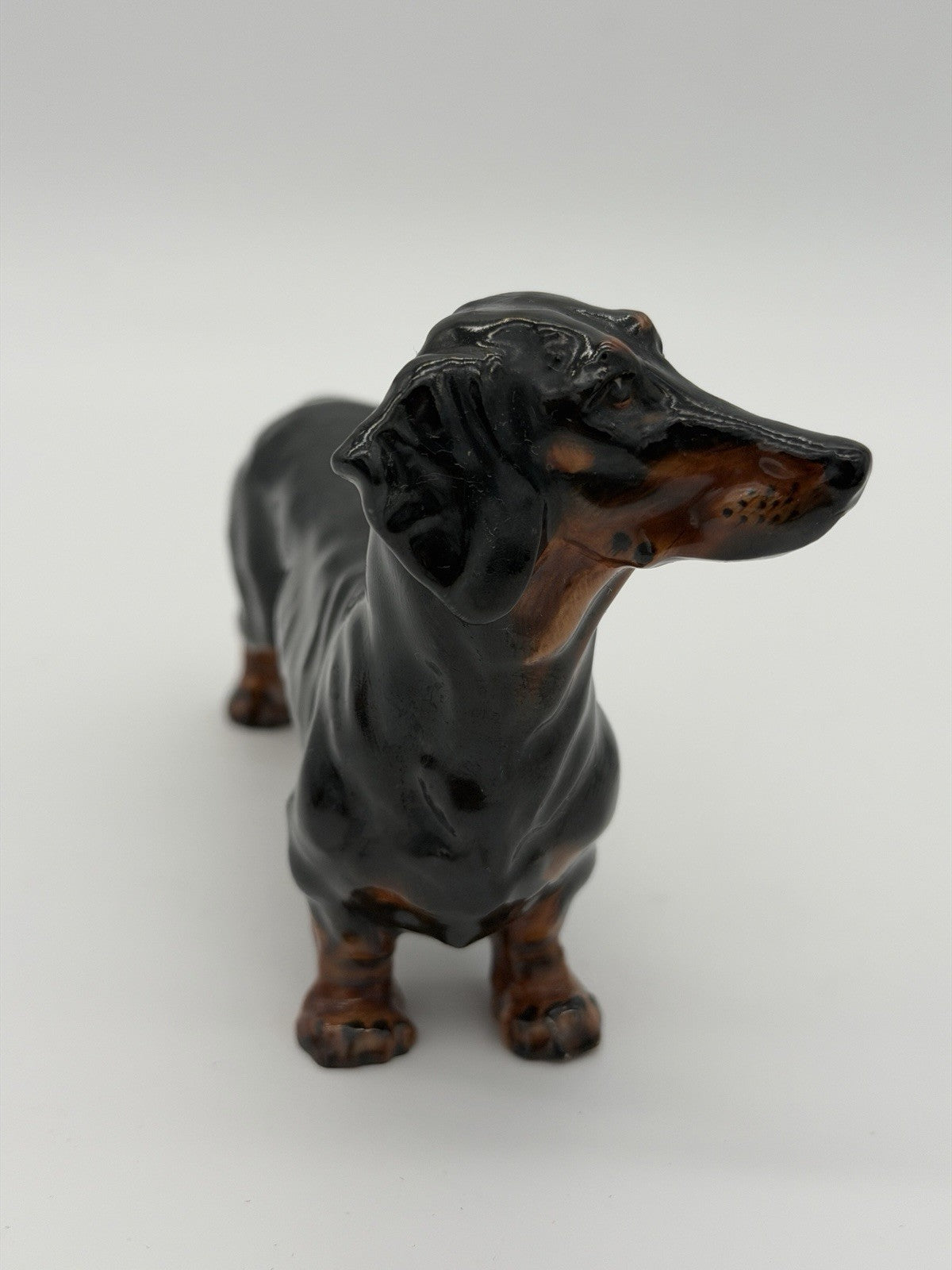 Royal Doulton England Porcelain HN1120 Dachshund Dog Figurine 4”x6” Mint
