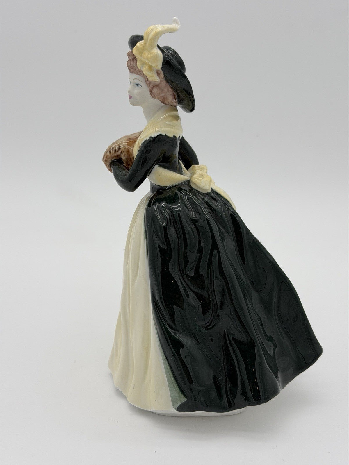 Rare COALPORT Porcelain England Ladies of Fashion Vanessa Painted Figurine 8.5”