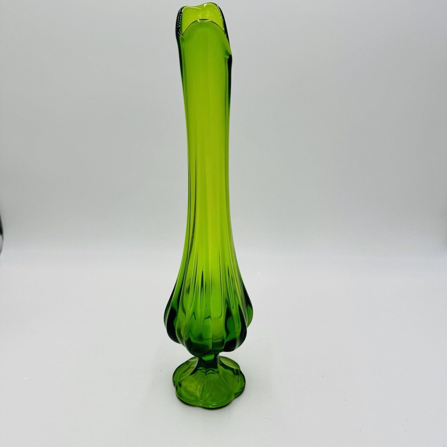 L. E. Smith Swung Green 6 Petal Vase 15in Large Glass USA Design Decor MCM