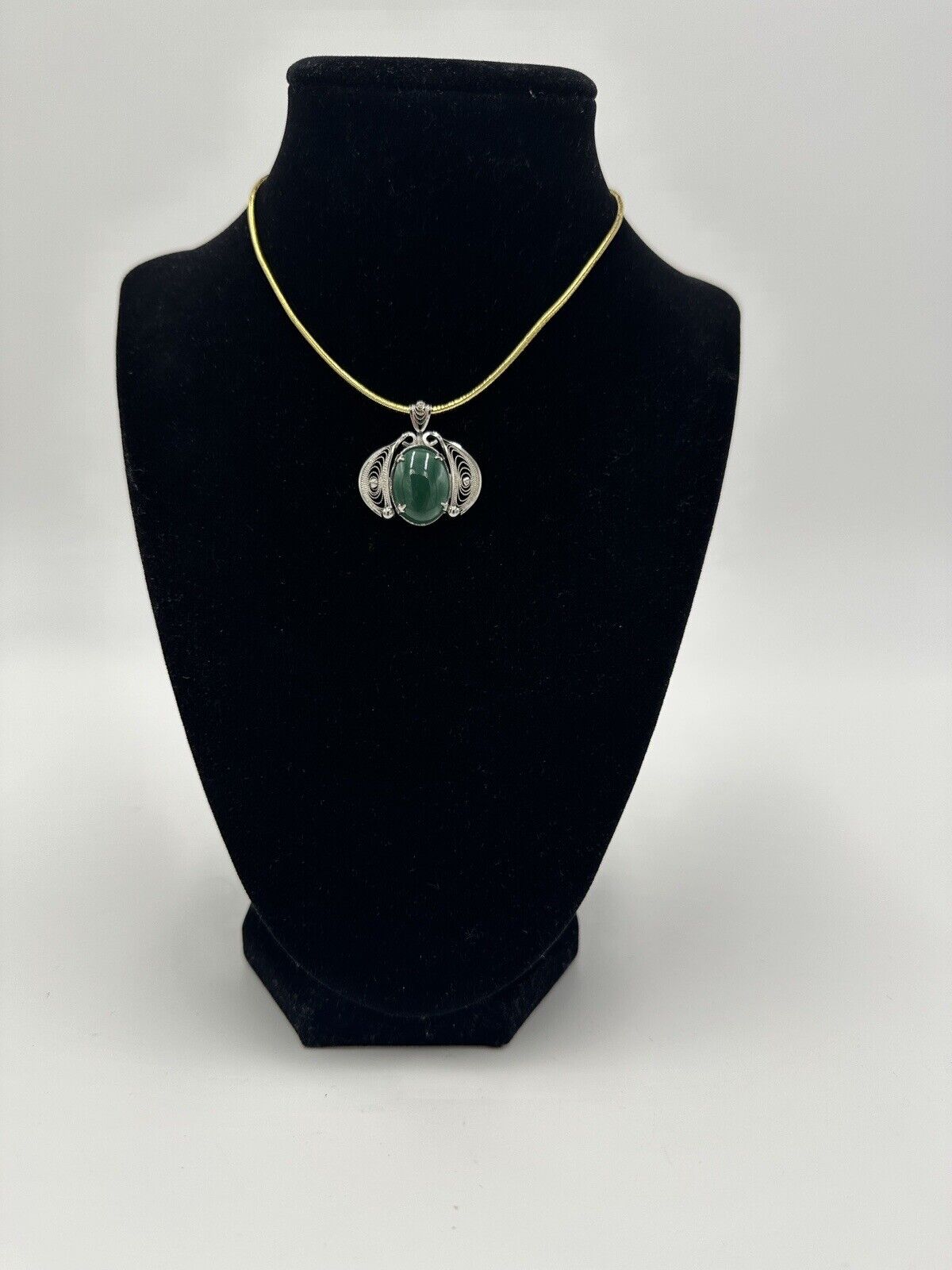 Green Jade Stone Women's Jewelry Sterling Silver Pendant Vintage 925