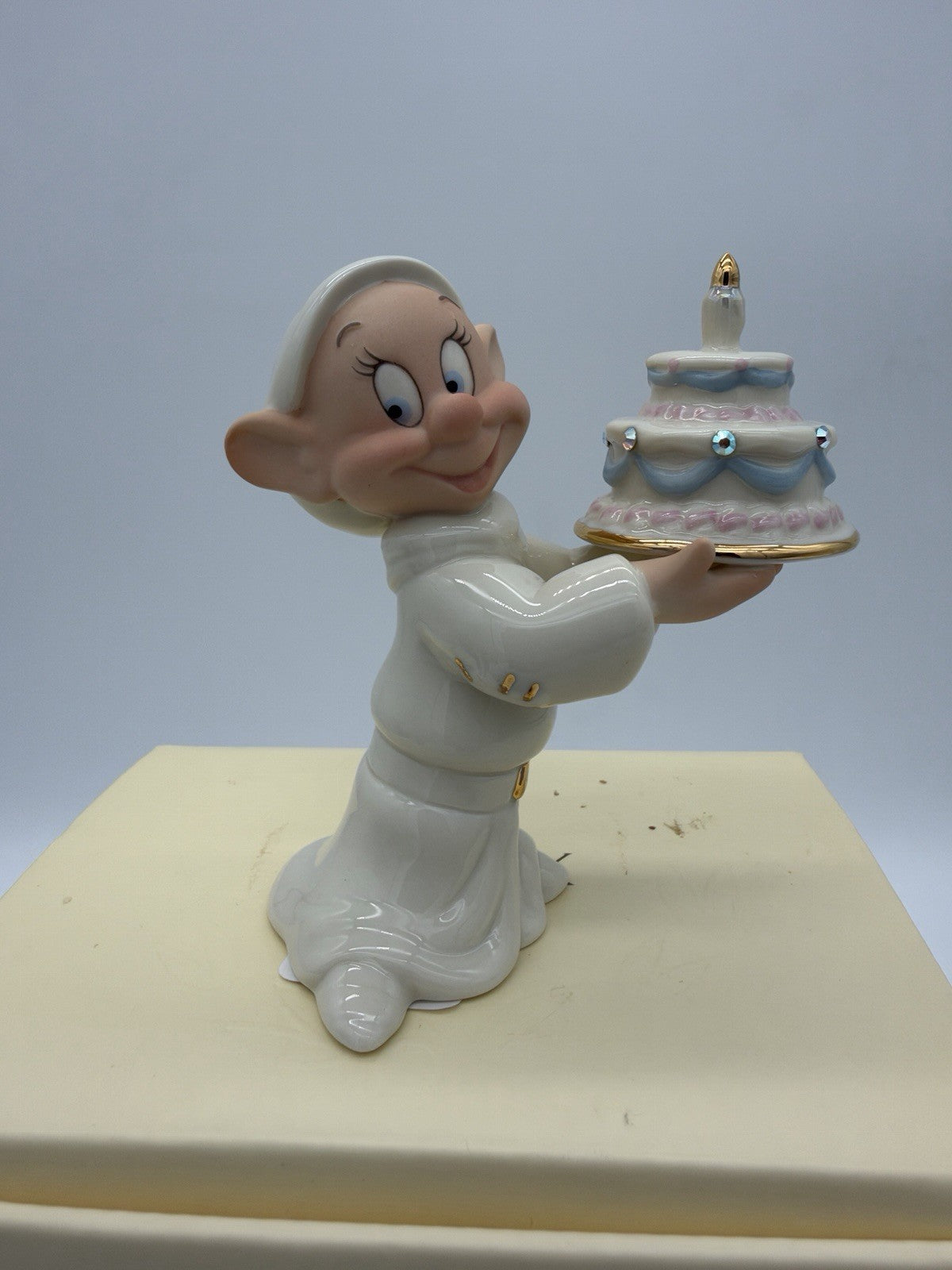 Lenox Disney Showcase Dopey's Birthday Wish Cake & Rhinestones 3 1/4" Figurine