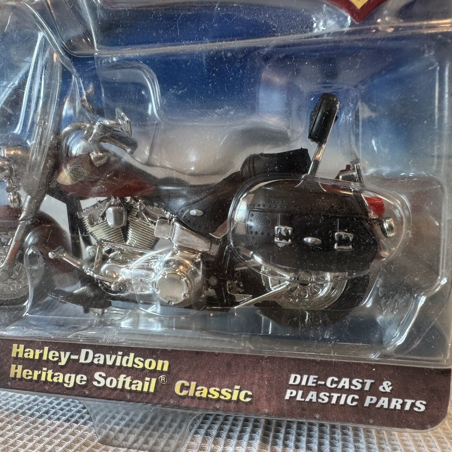 Hot Wheels 1:18 Die-Cast Harley-Davidson Heritage Softail Classic 2000 Mattel