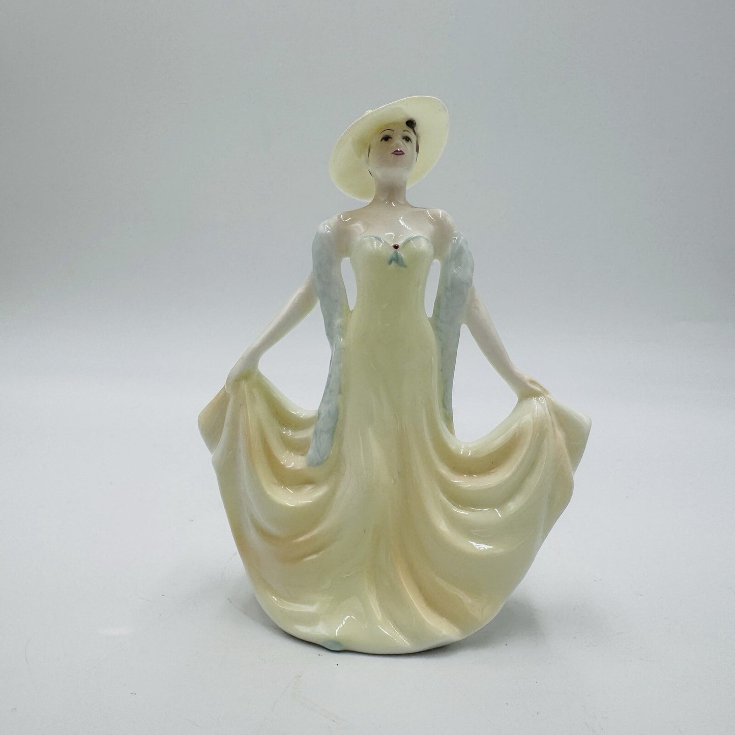 Coalport Porcelain England Heart To Heart Encore Fashion Lady Figurine 5in
