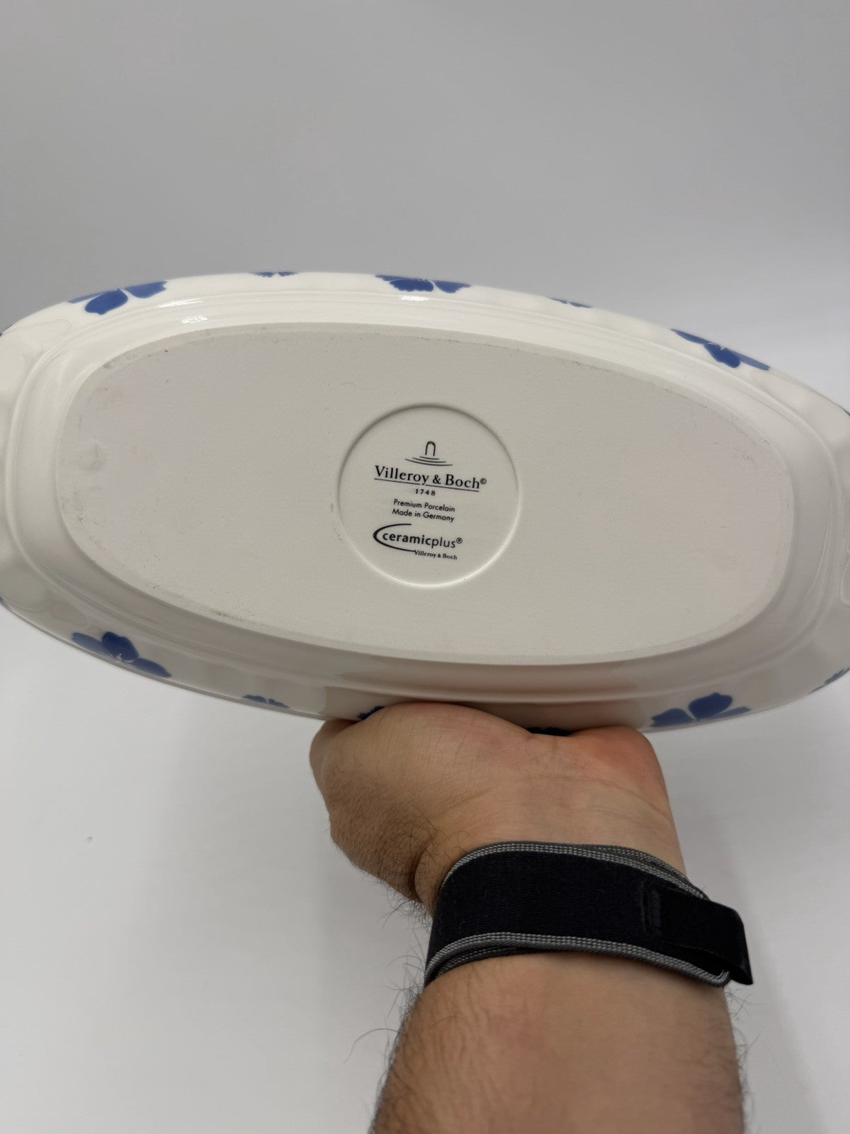 Villeroy & Boch Farmhouse Touch Blue Flowers 12.5 Inch Oval Baker RARE #1748