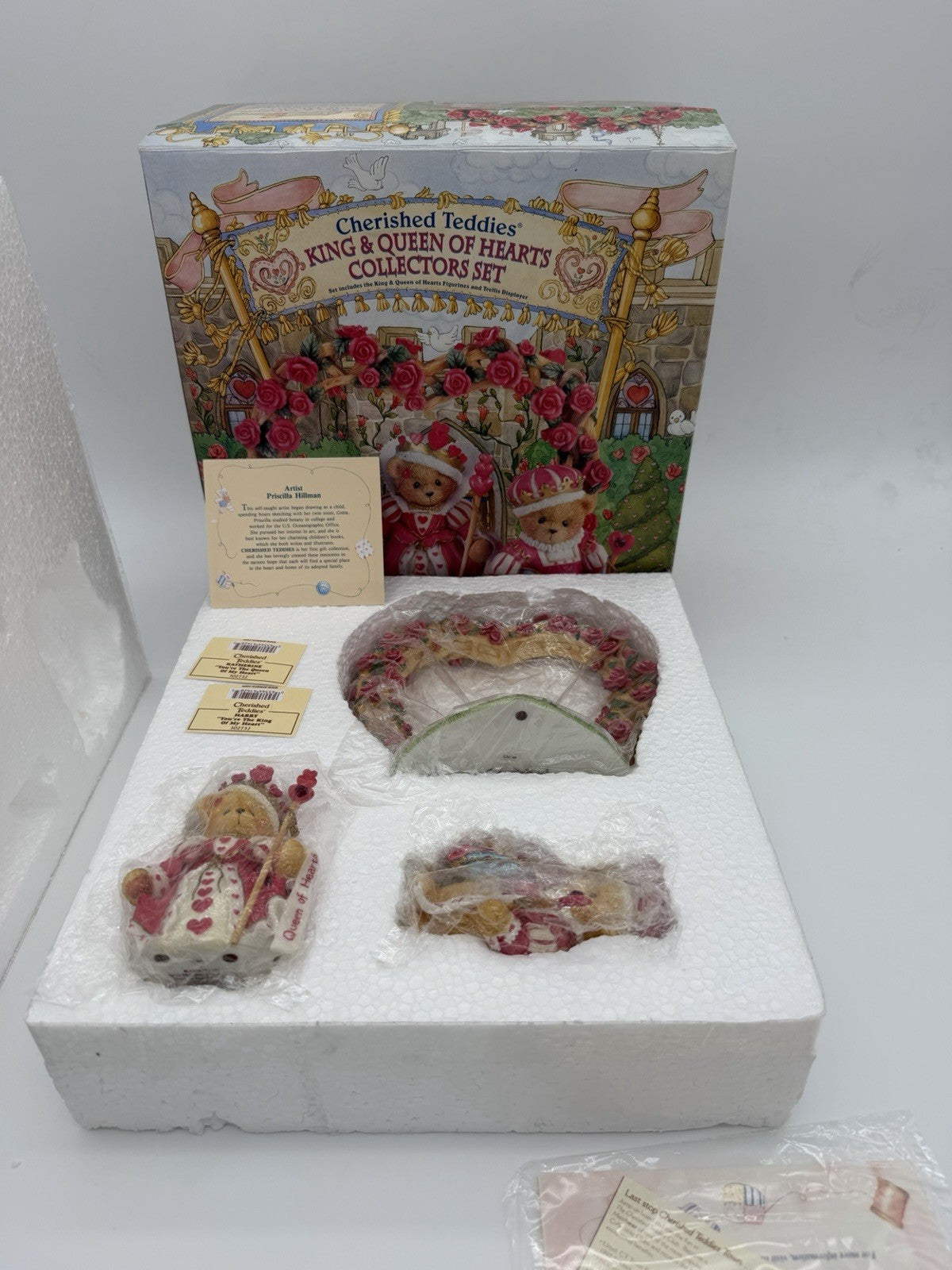 Cherished Teddies King & Queen of Hearts Trellis Display Resin Bear Figurine NIB