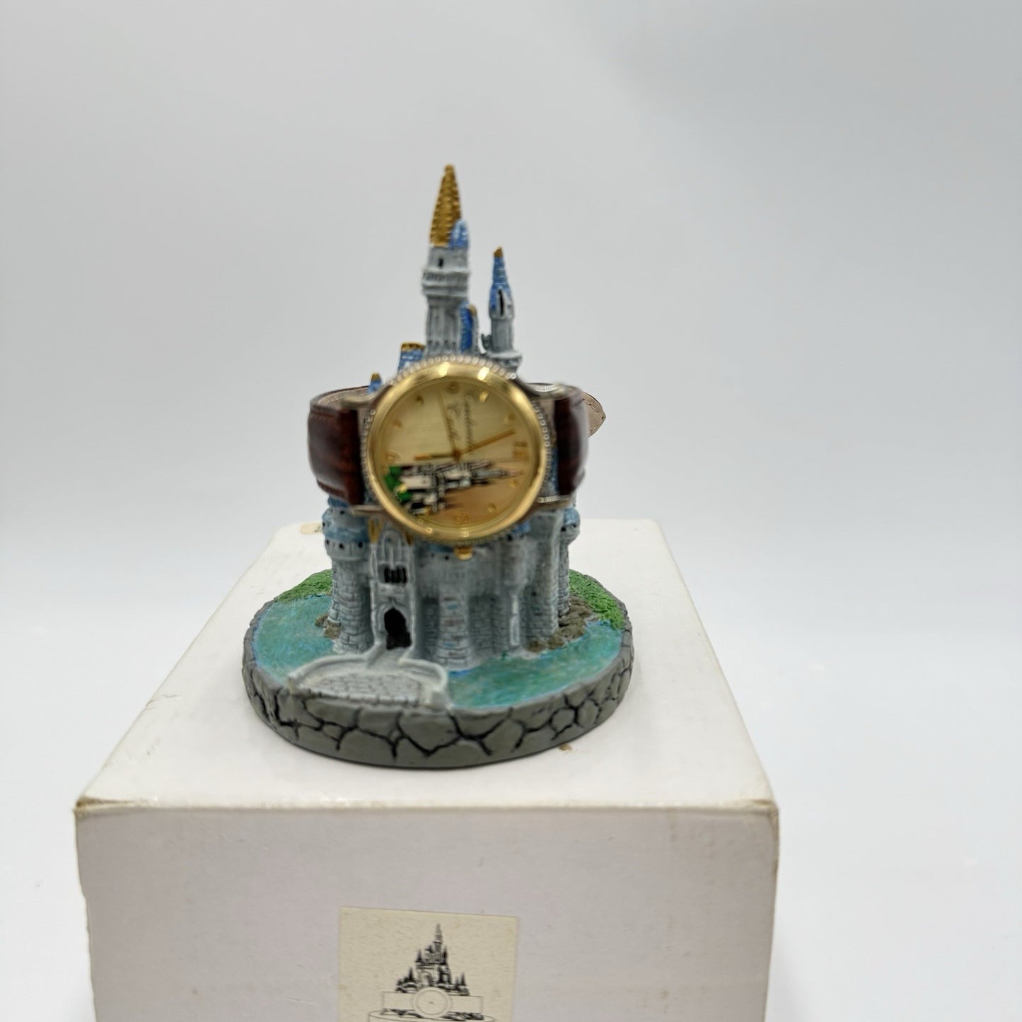 Vintage Disney World Cinderella Castle Limited Edition 0456/2000 Watch Leather