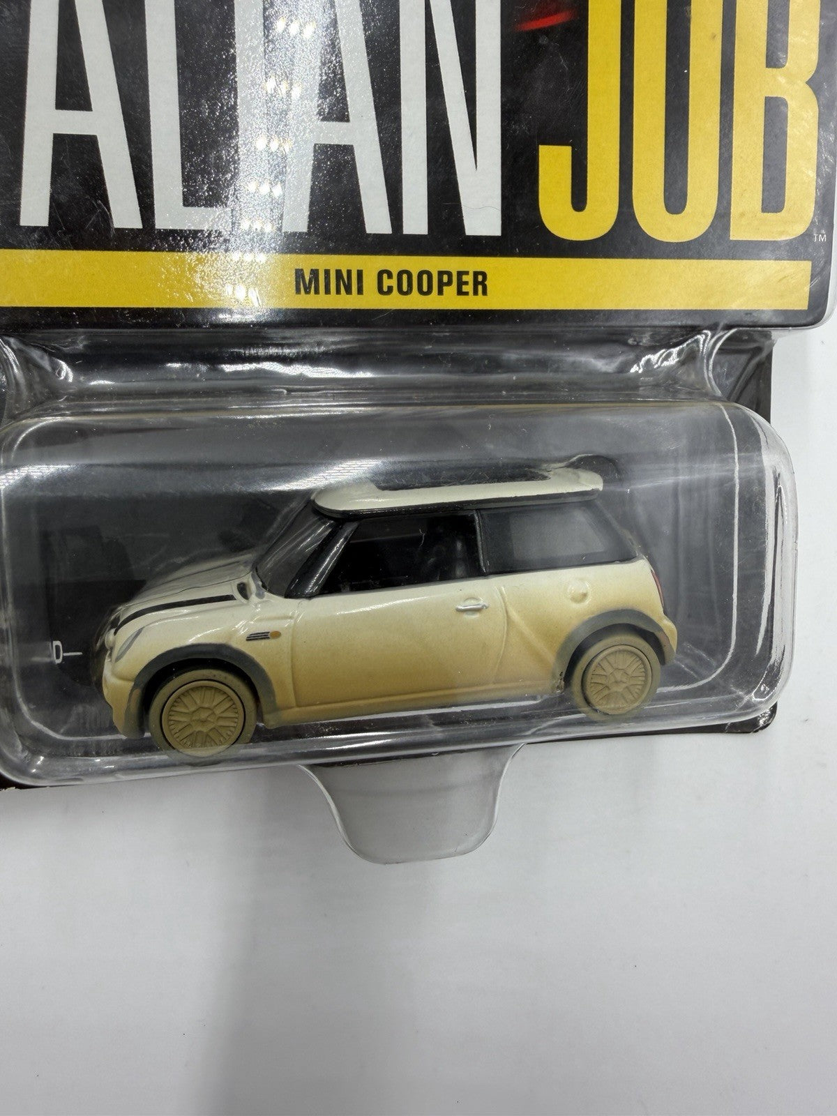 Johnny Lightning Hollywood the Italian Job 2003 Mini Cooper  White / Dusty