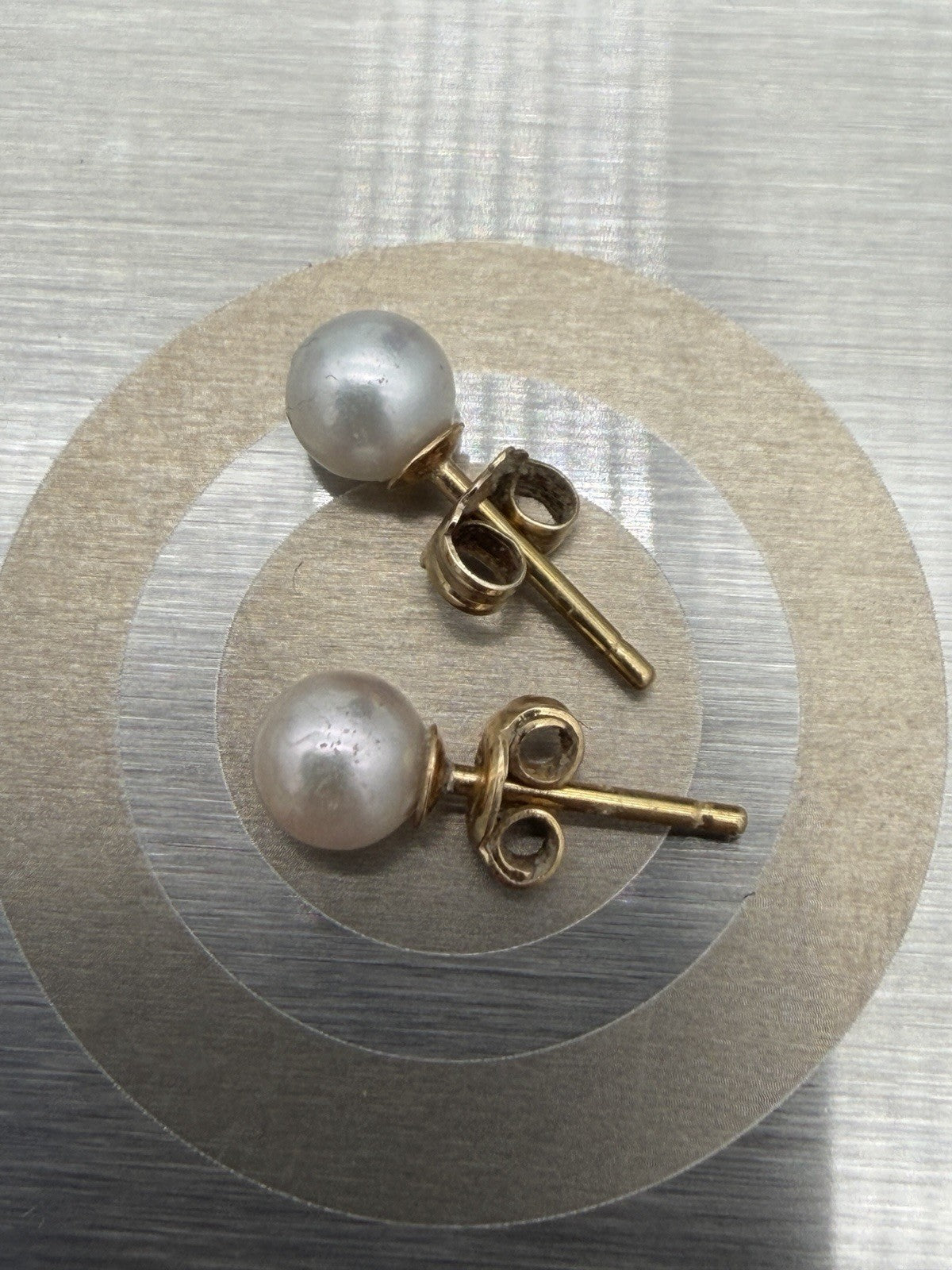 18k Yellow Gold Akoya White Pearl Round Stud Earrings 0.9g Vintage Pair