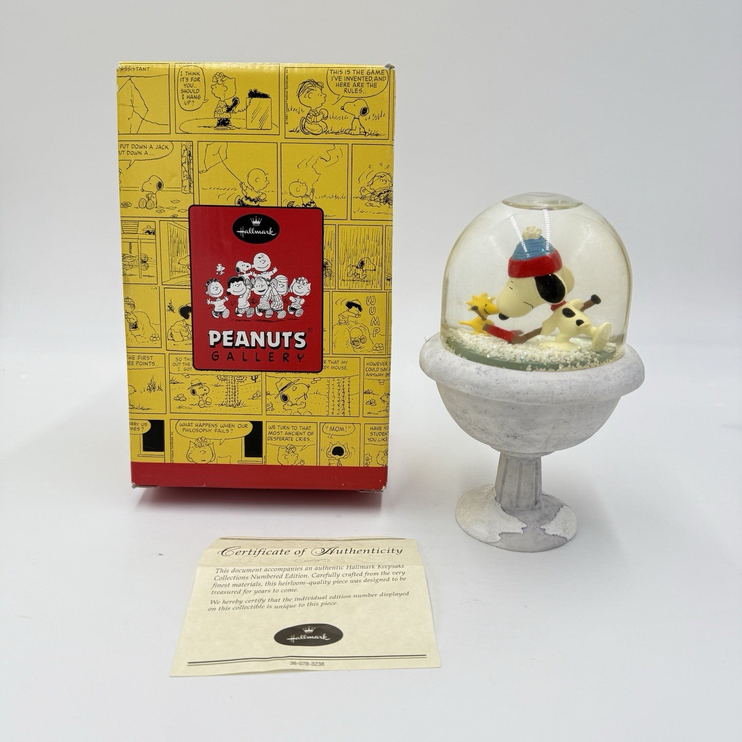 Rare Hallmark Peanuts Gallery Snow globe Winter Games 2001 Box/COA 7”