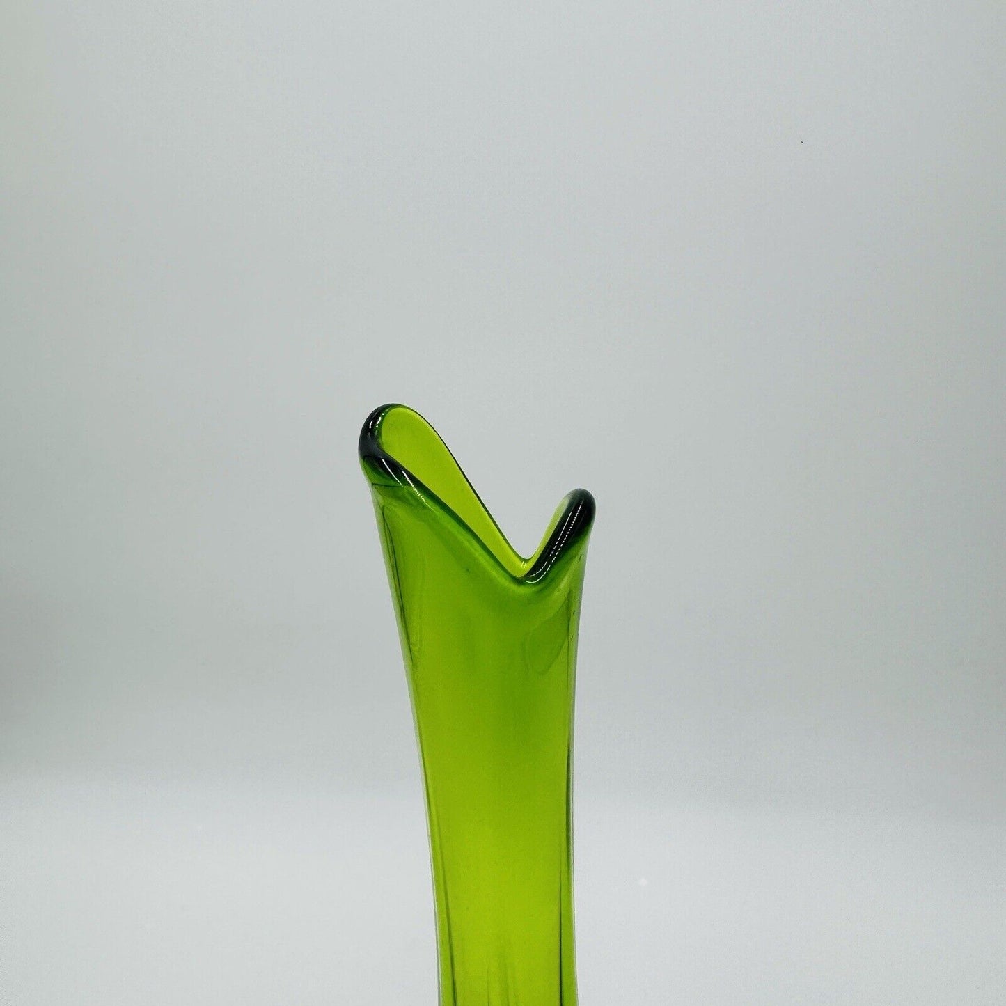 L. E. Smith Swung Green 6 Petal Vase 15in Large Glass USA Design Decor MCM