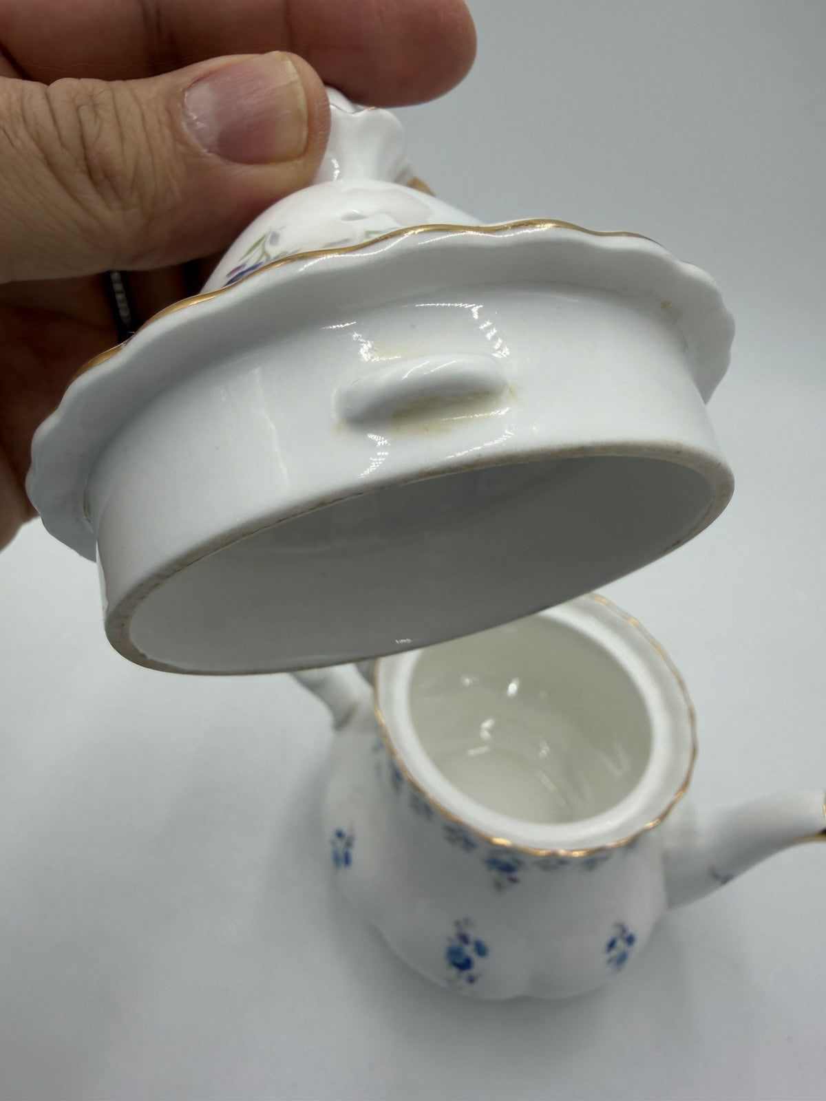 Royal Albert England Floral Memory Lane Bone China Teapot 6 Cup Vintage W/Lid