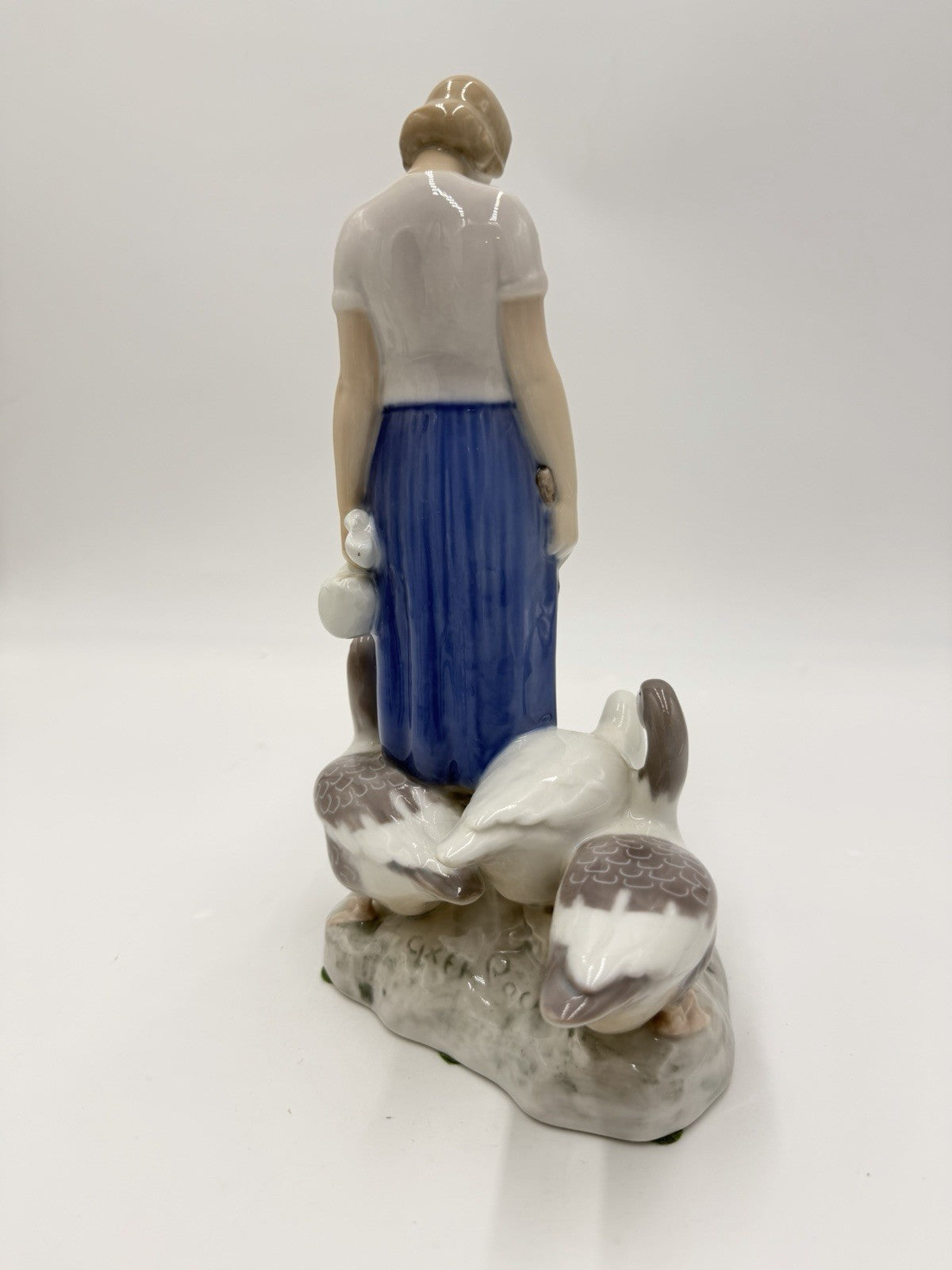 Large Bing & Grondahl Copenhagen Porcelain Denmark Girl & Geese 2254 Figurine 9”