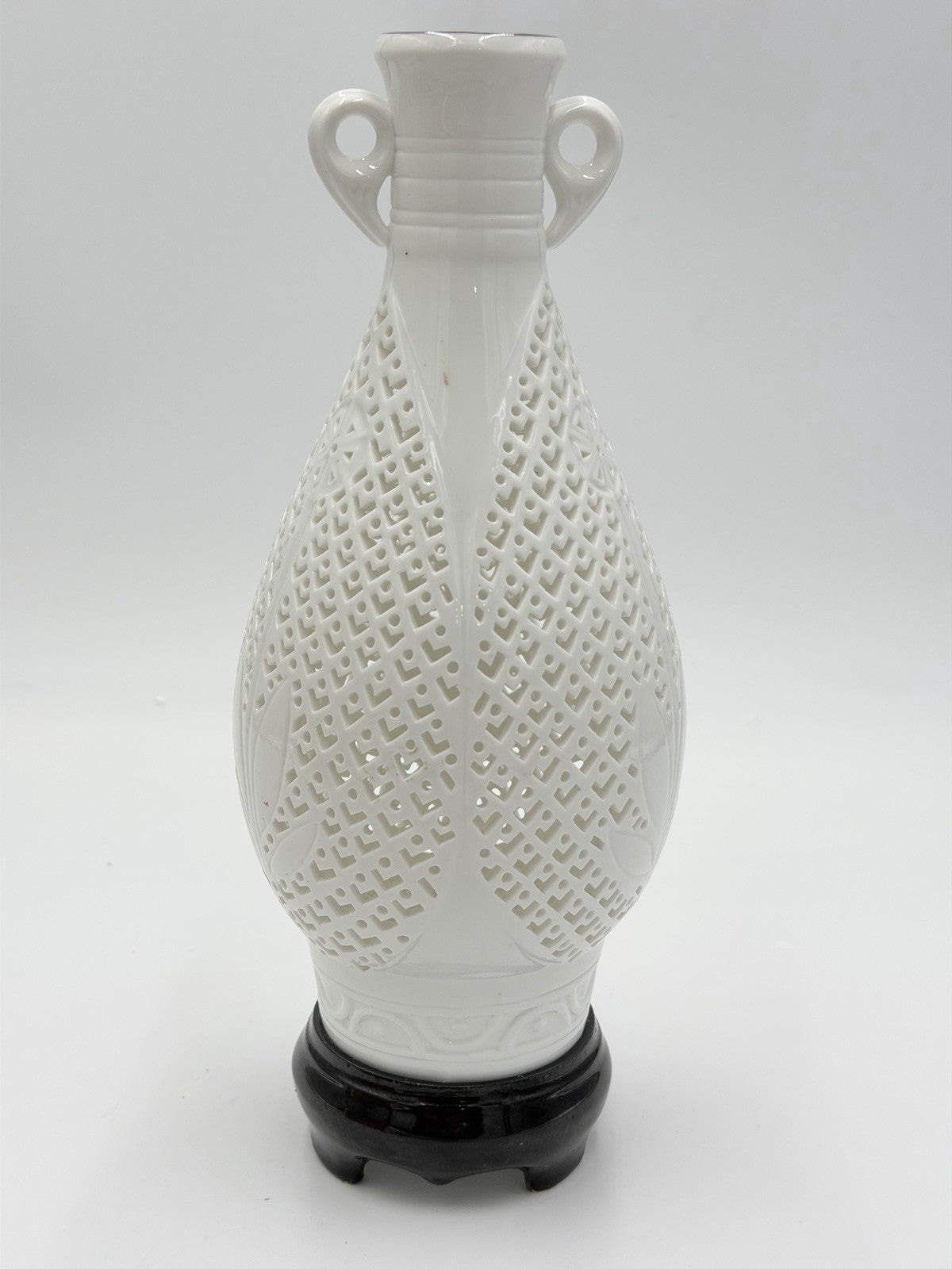 Chinese BLANC DE CHINE Dehua White Porcelain Reticulated Filigree Lattice Vase