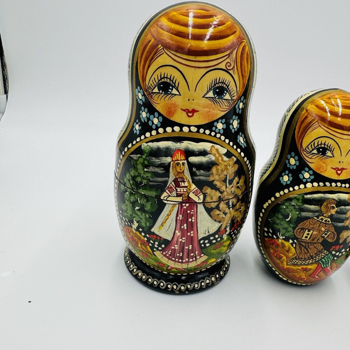 Matryoshka Nesting Doll Hand Painted  Wooden 5 Pieces Vintage