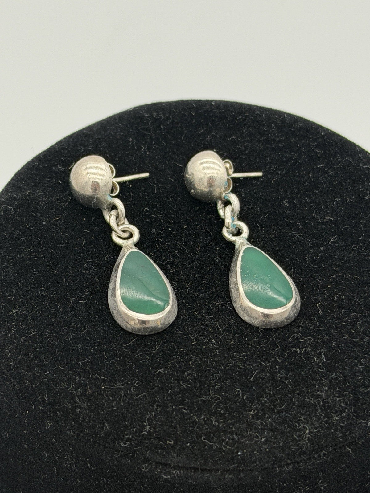 sterling silver earrings teardrop-shaped green chalcedony /onyx cabochons