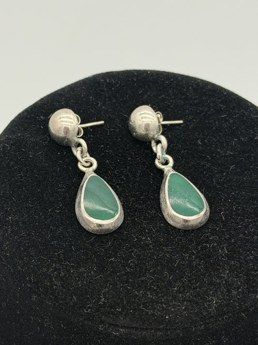 sterling silver earrings teardrop-shaped green chalcedony /onyx cabochons