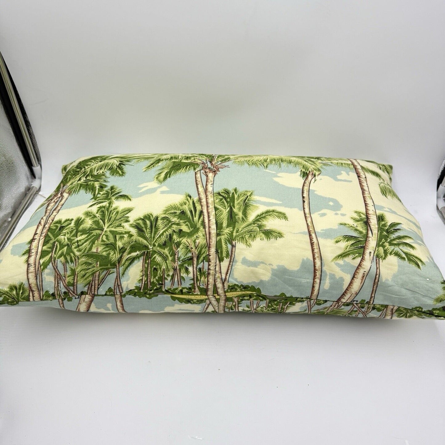 rare Pottery barn Wailea Scenic Outdoor Lumbar palm tree 100%cotton 16x26”