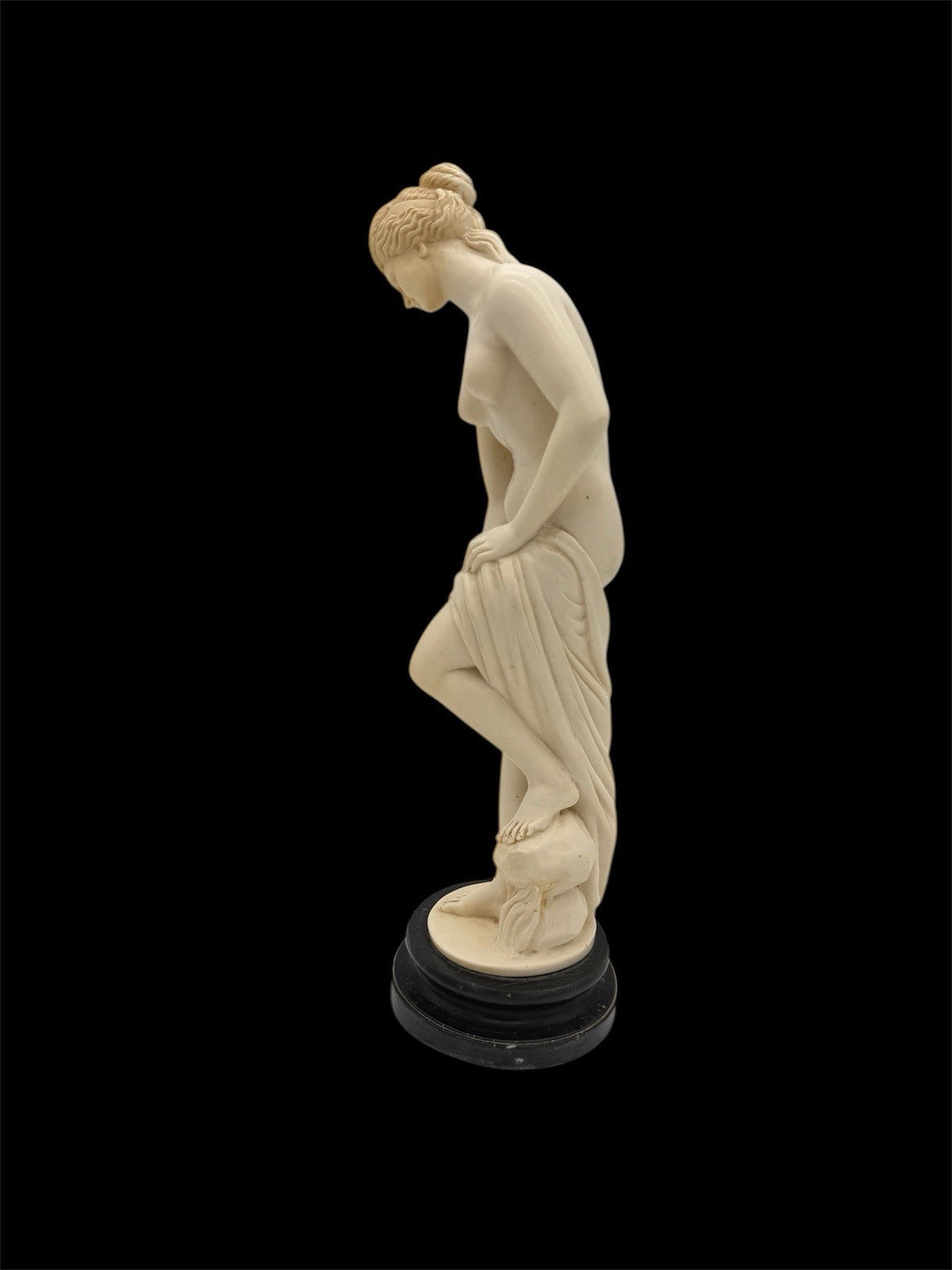 Vtg Santini Italy Venus Bathing Hand Carved Alabaster Marble 15”H Sculpture