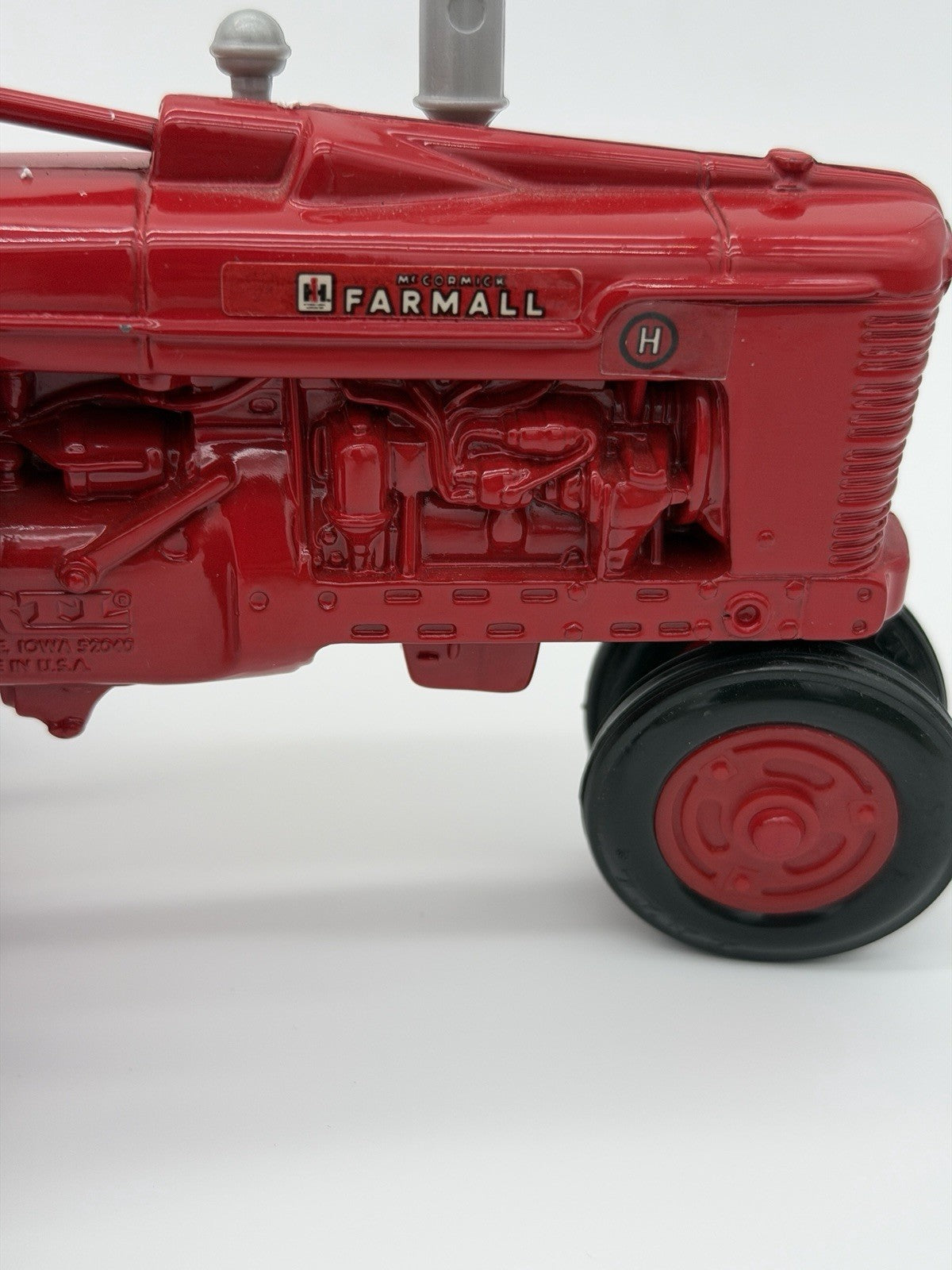 Ertl Farmall Super H 1/16 Diecast Farm Tractor 1988 Toy Diecast Red Wagon #2322