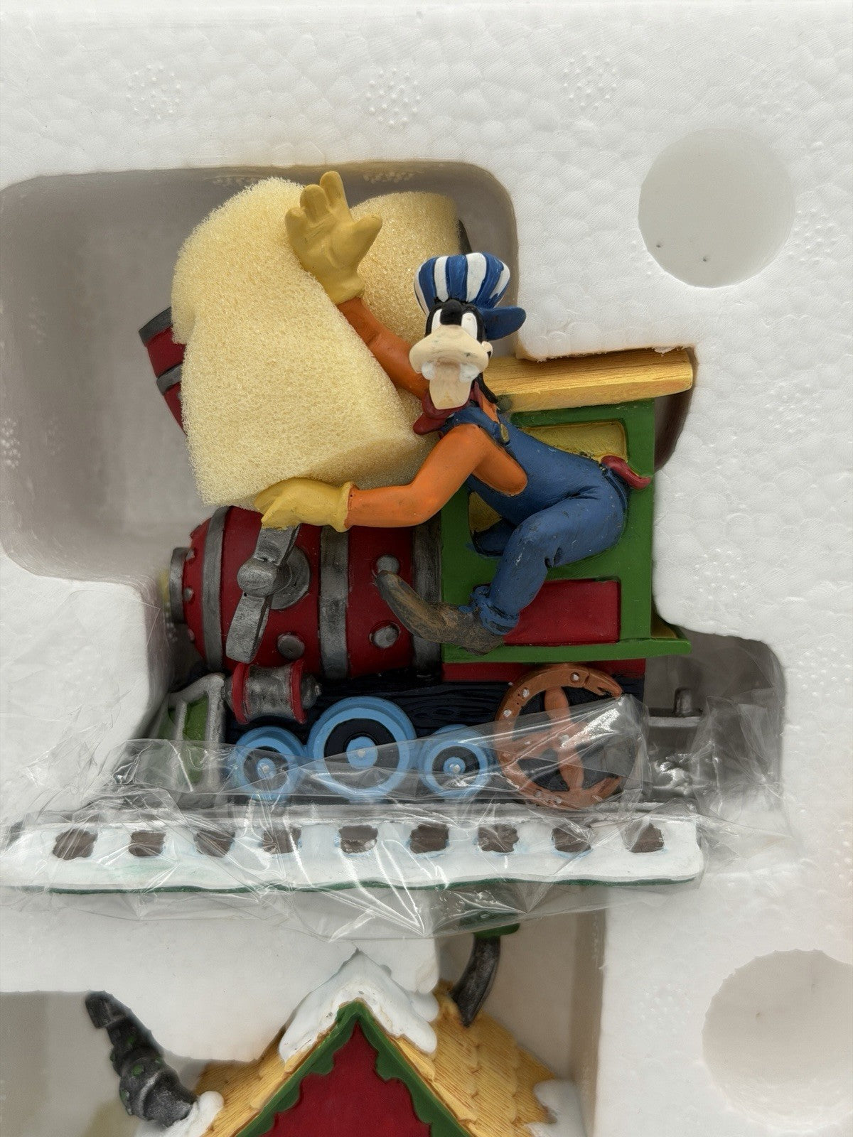 The Danbury Mint Disney Goofy Holiday Express Christmas Train Figurine Resin Set