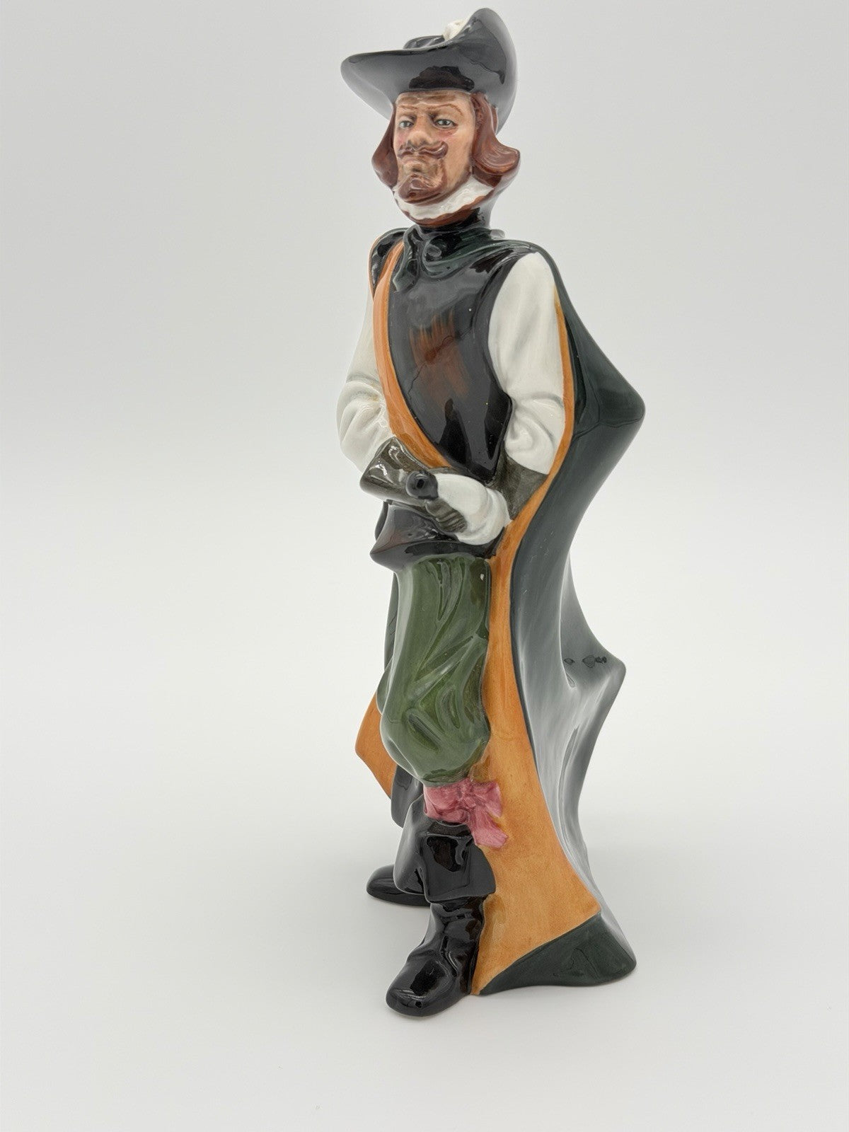Royal Doulton England Porcelain Cavalier MUSKETEER Figurine HN 2716 Soldier