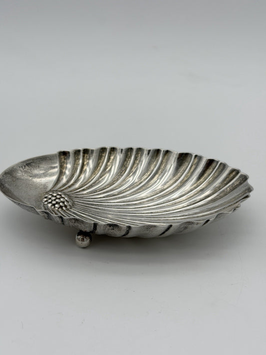 Vintage Manchester Sterling Shell Bon Bon Candy Dish 87 grams No Mono 5 3/4"