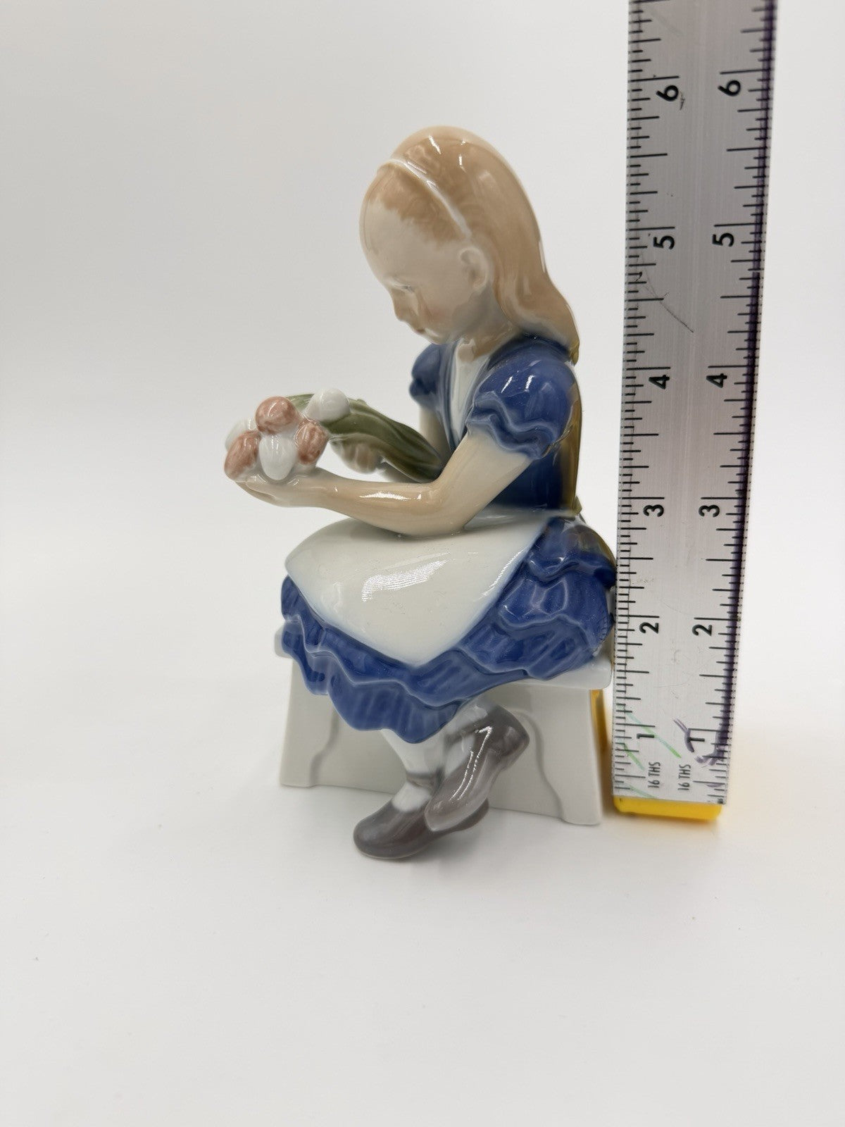 Bing &Grondahl Denmark Ida's Flowers Tulips Spring porcelain figurine # 2298