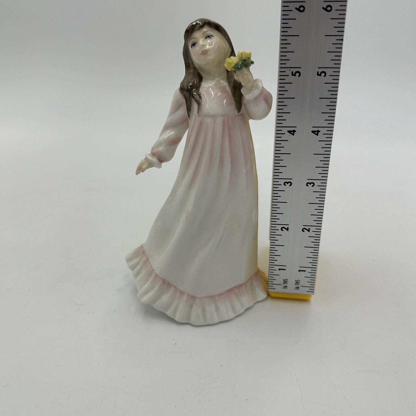 Royal Doulton Figurine Flowers For Mother Hand-painted HN3454 England Porcelain