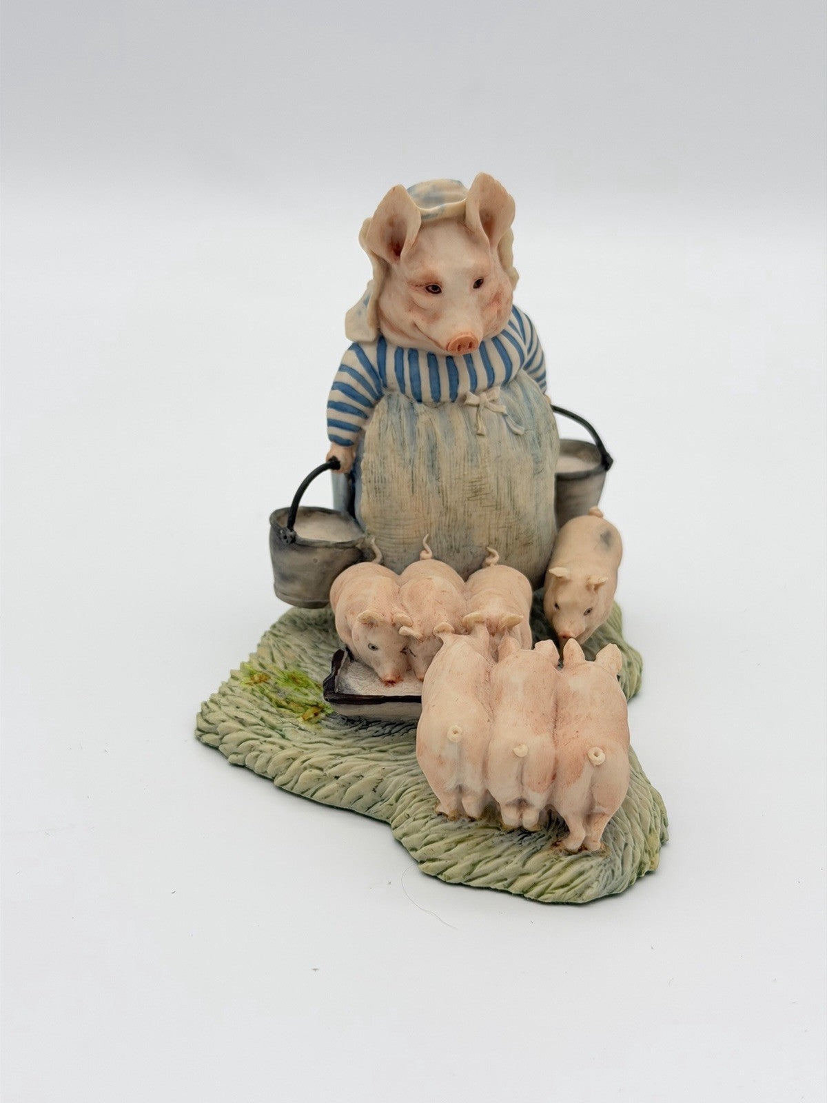 Border Arts Scotland Beatrix Potter Aunt Pettitoes Feeding the Piglets Figurine