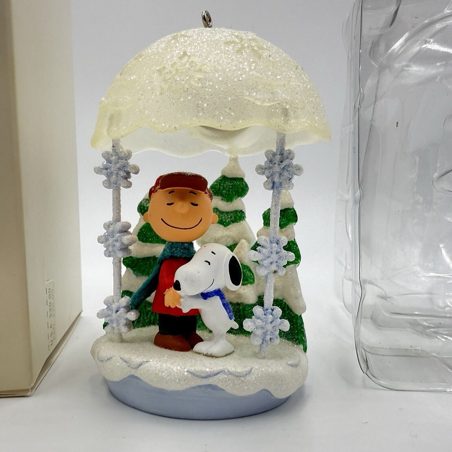 Hallmark Keepsake CHRISTMAS HUGS! Peanuts Gang Ornament Light Up Snoopy 2008