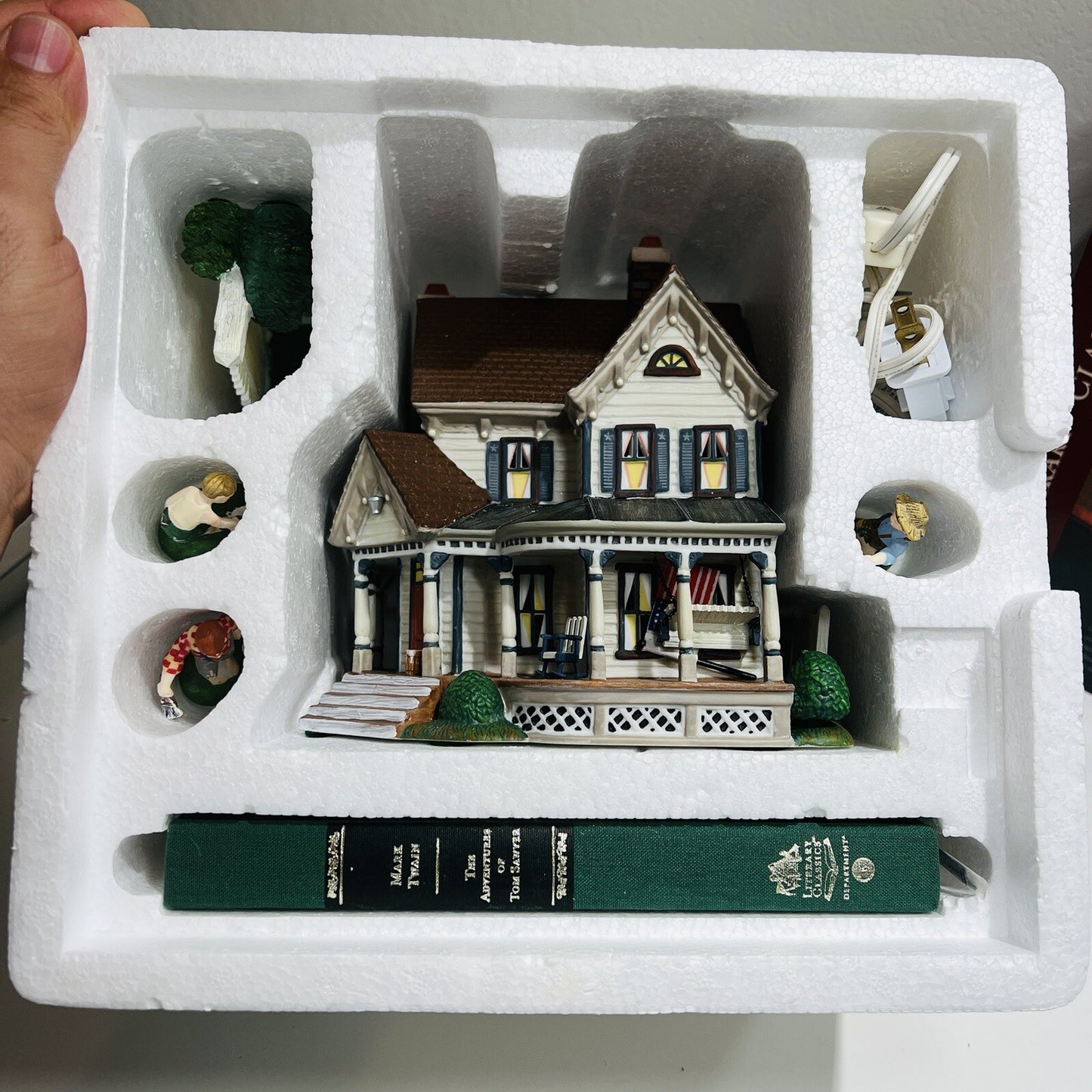 Department 56 House Boxed Aunt Polly's Adventures of Tom Sawyer Figurines Book