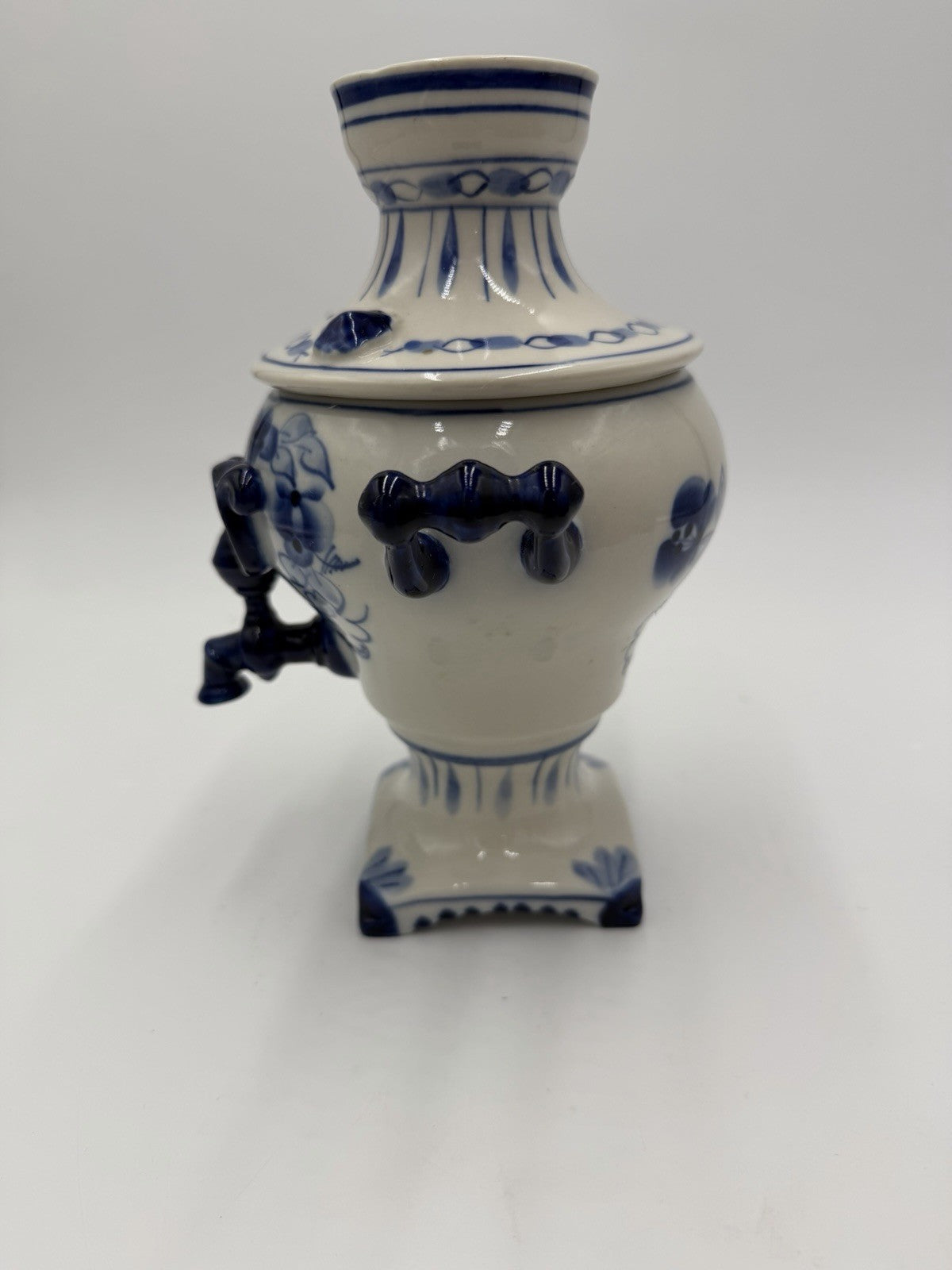 Vtg USSR Porcelain GZHEL Samovar White Blue 8.5” Handmade Tea Urn Floral