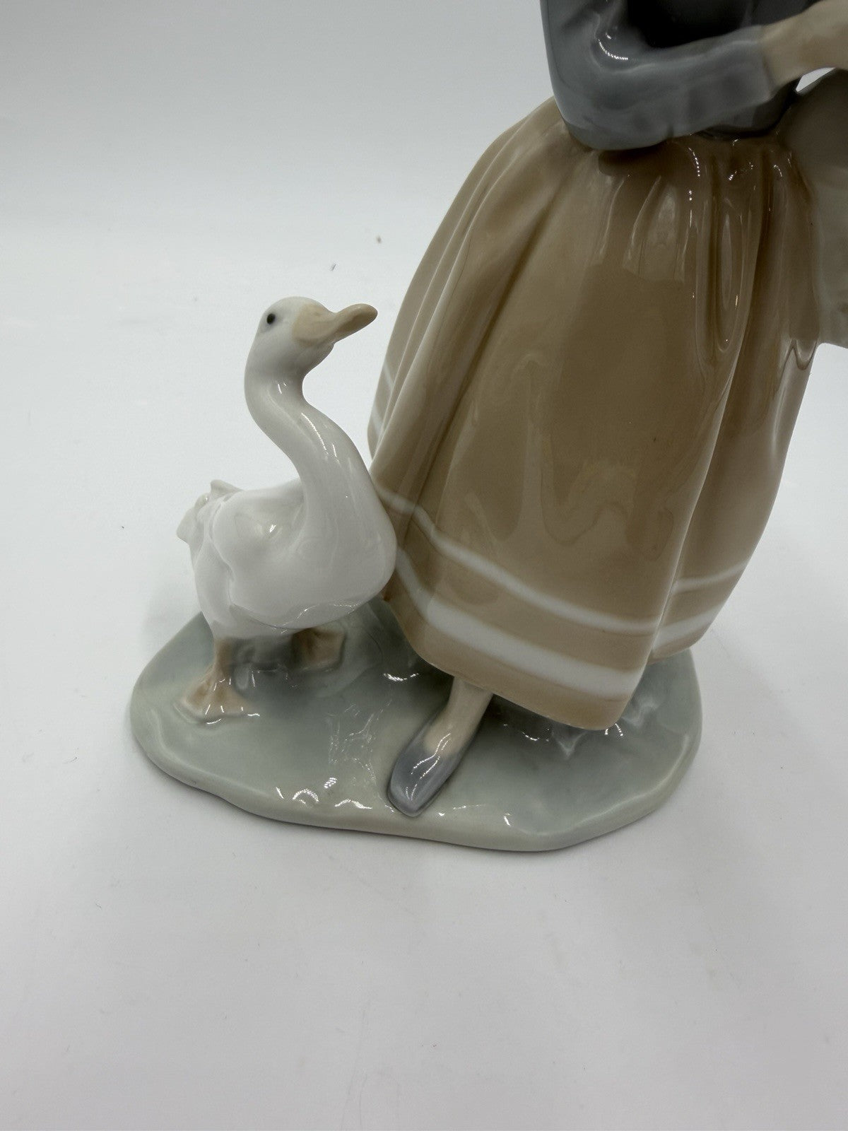 Lladro Spain Porcelain  Girl W/ Geese Retired By Vicente Martinez 9" Figurine