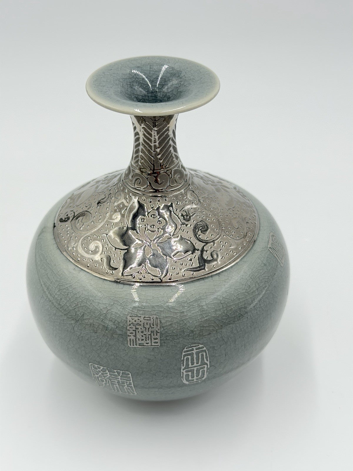 Rare Tai-Hwa Art Pottery Crackled Silver Gray Floral Bulb 6”H Vase Embossed