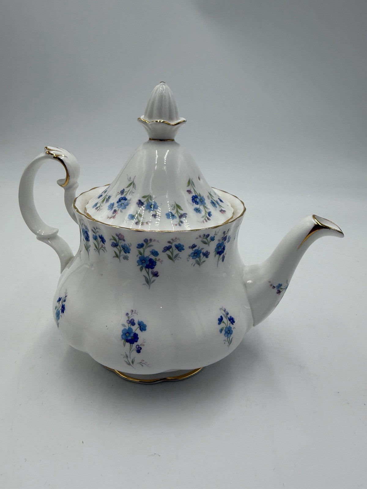 Royal Albert England Floral Memory Lane Bone China Teapot 6 Cup Vintage W/Lid