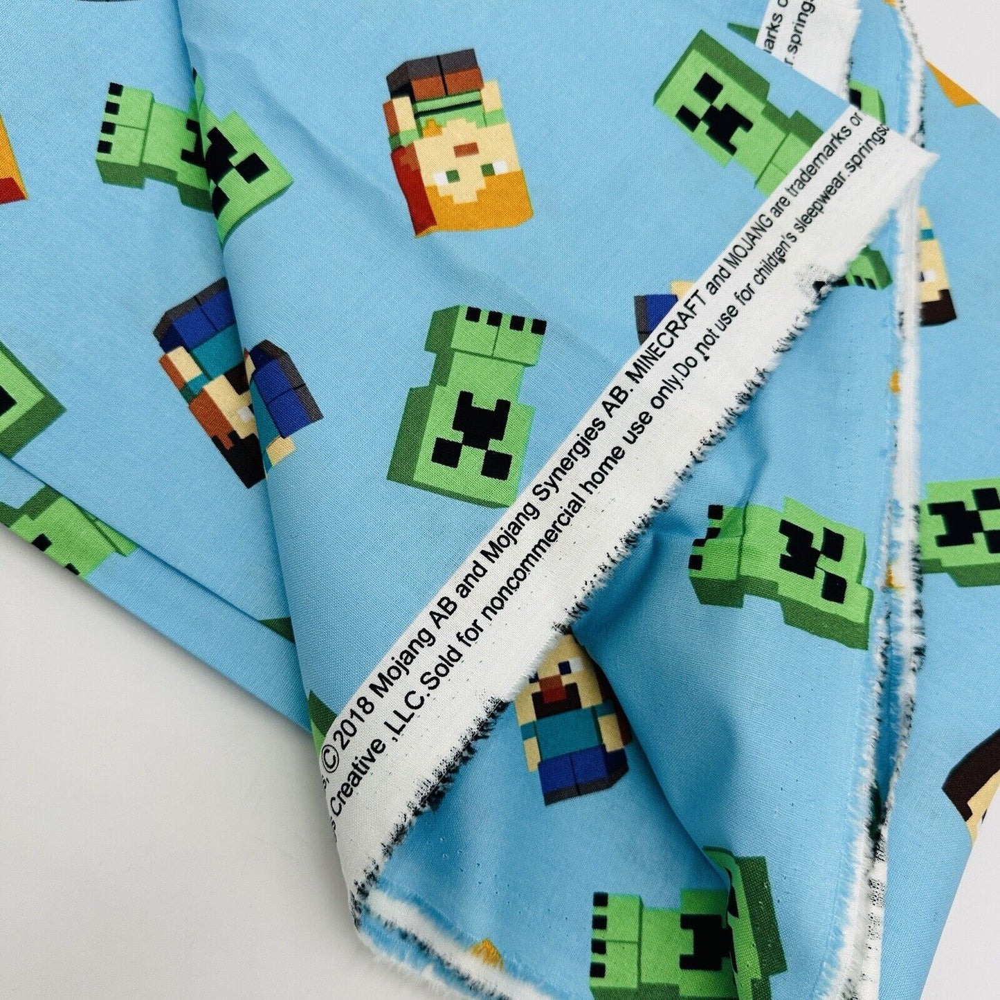 Minecraft Fabric Friends 2018 Mojang AB and Mojang Synergies AB Cotton 3.14Y L