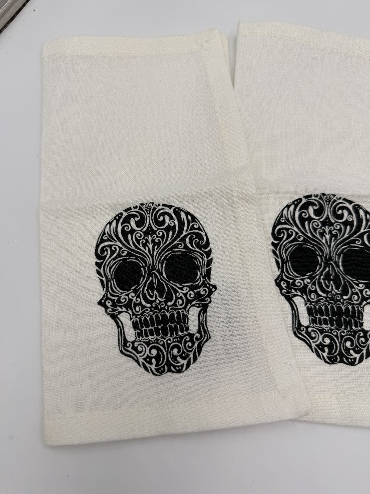 Pottery Barn Skull Pattern Cotton Linen White Napkins 6 Pieces 9x9”