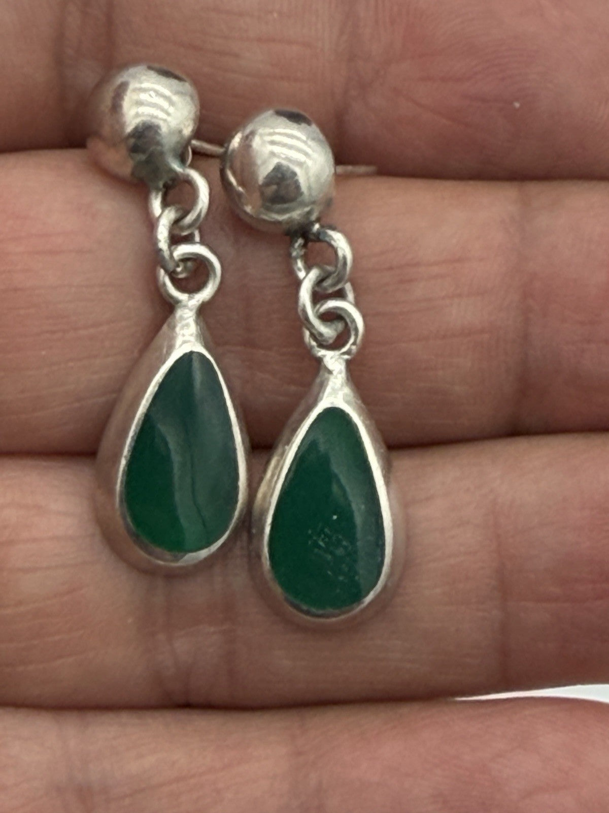 sterling silver earrings teardrop-shaped green chalcedony /onyx cabochons