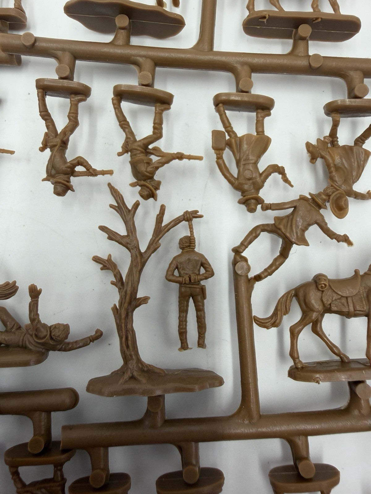 Atlantic of Italy 1109 & 1114 Outlaws & Sheriffs & Sioux-Toro Seduto Scale ho