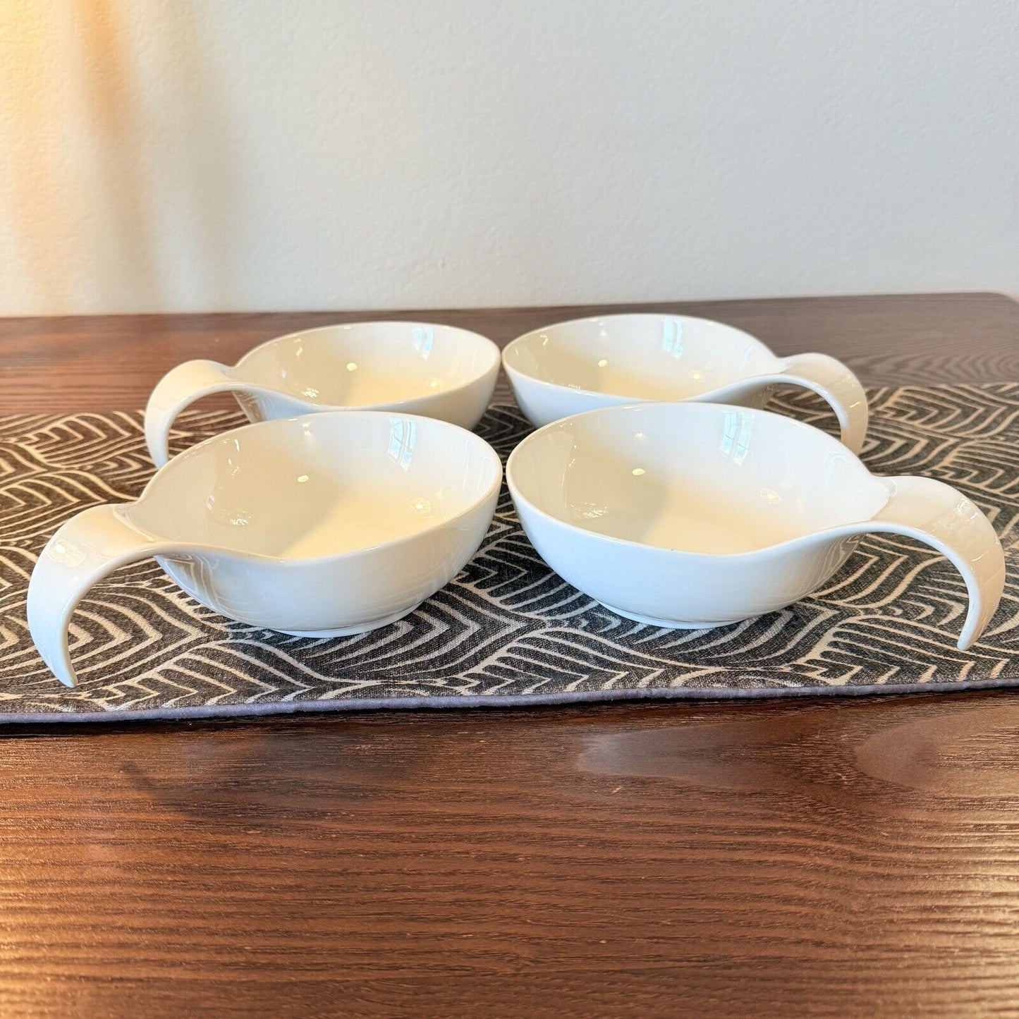 POTTERY BARN Great White Handle Lugged  Soup / Cereal Bowls Set of 4 6in Wide