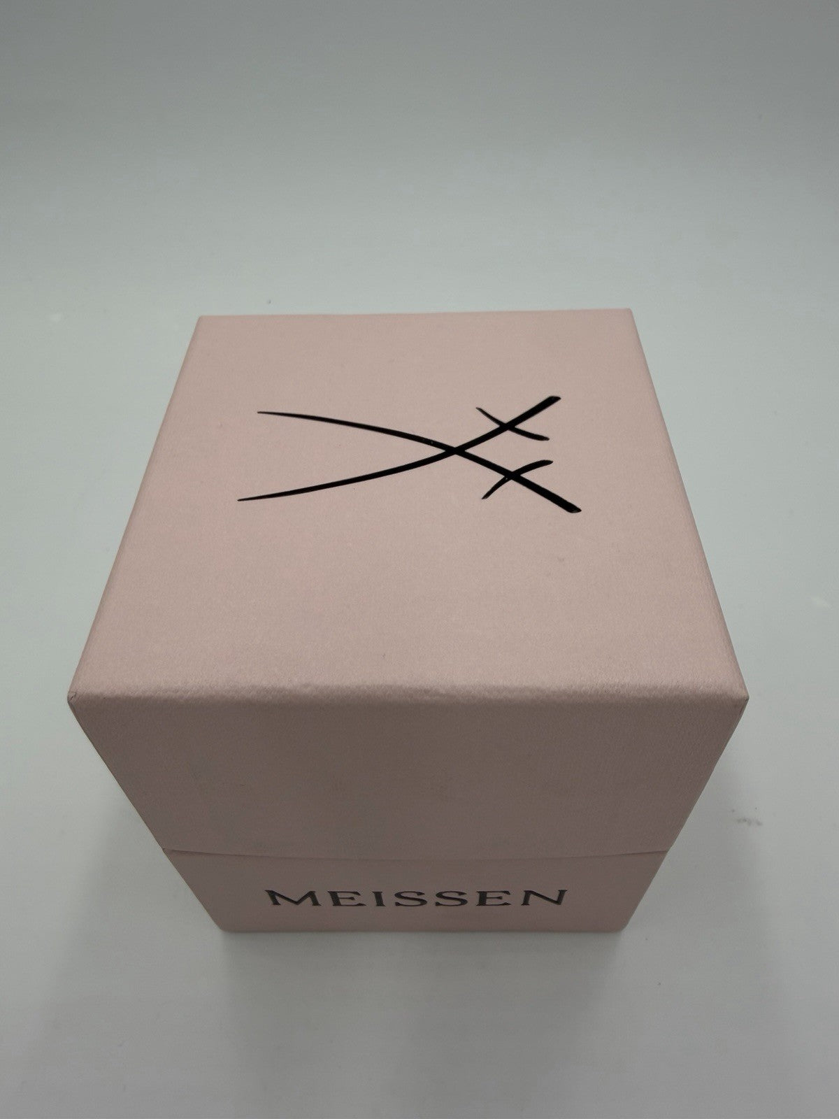 New Meissen Porcelain Germany Berlin Kisses Coffee Mug 3.5”H Box